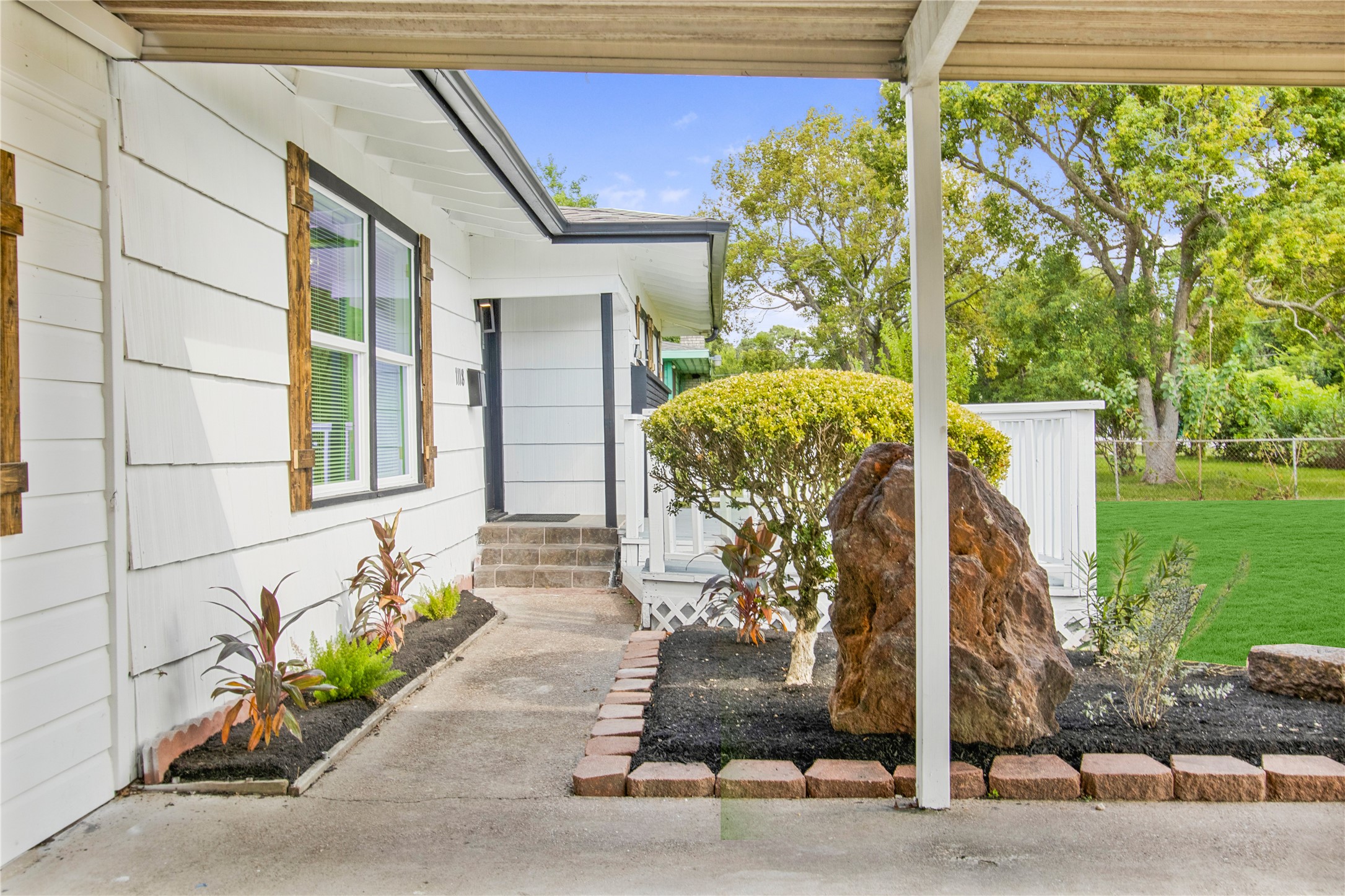 Listing photo 1