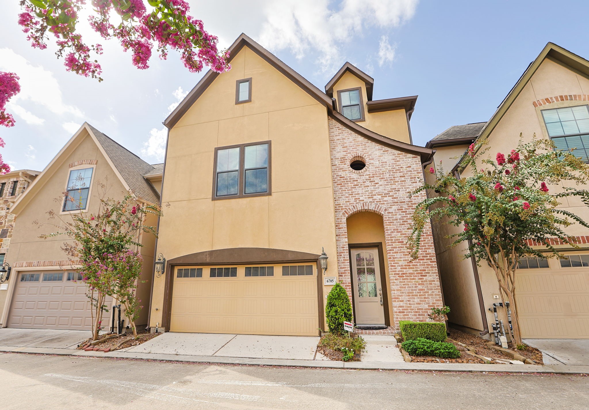 6705 Woodbend Park