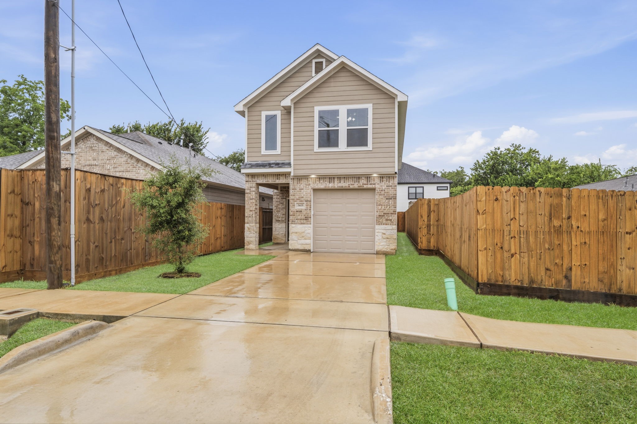 Listing photo 2