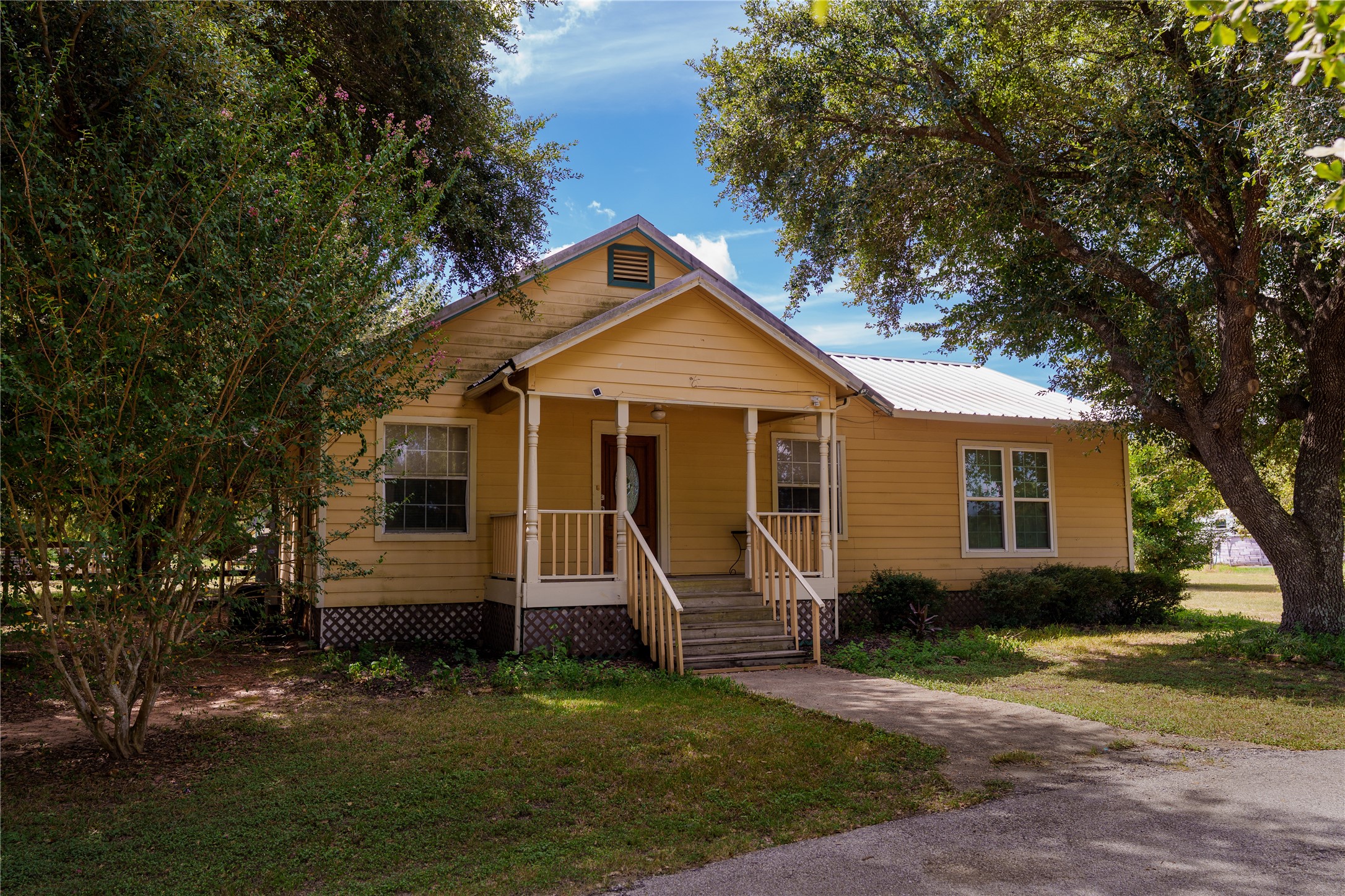 Listing photo 2