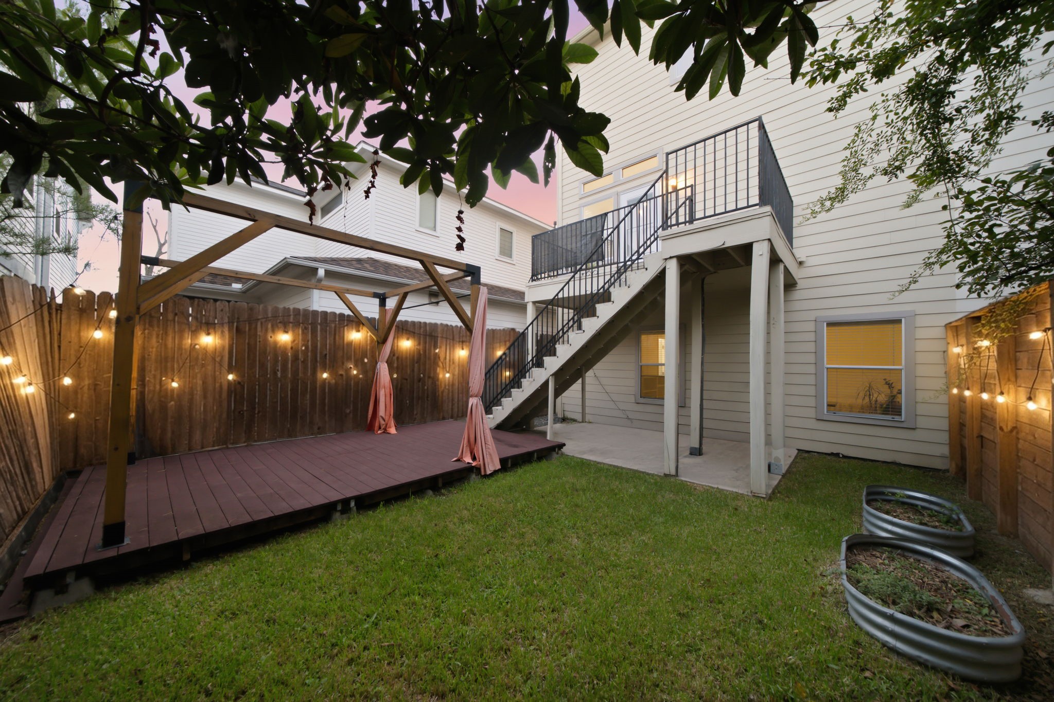 907 Lawrence Street