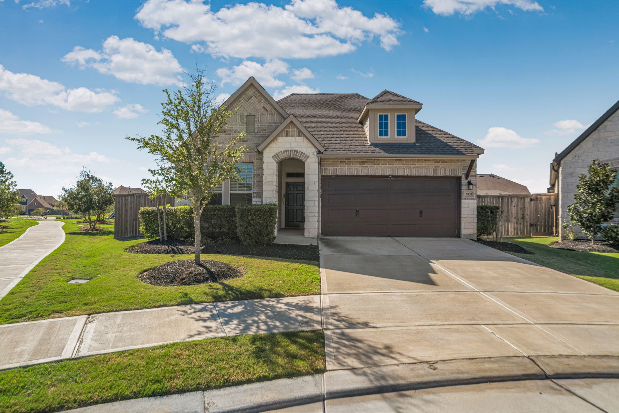 2831 Chestnut Oak Circle