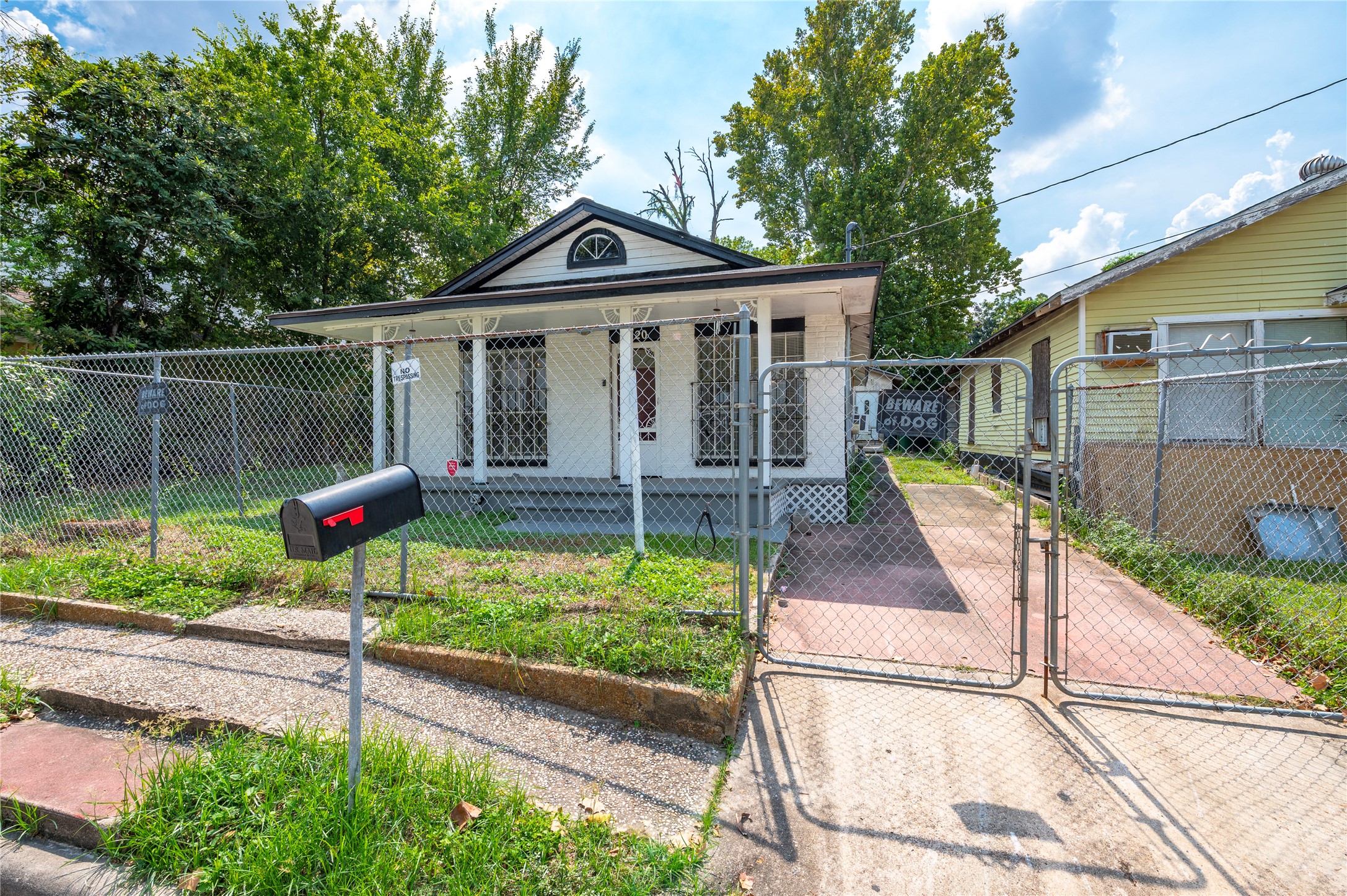 Listing photo 2