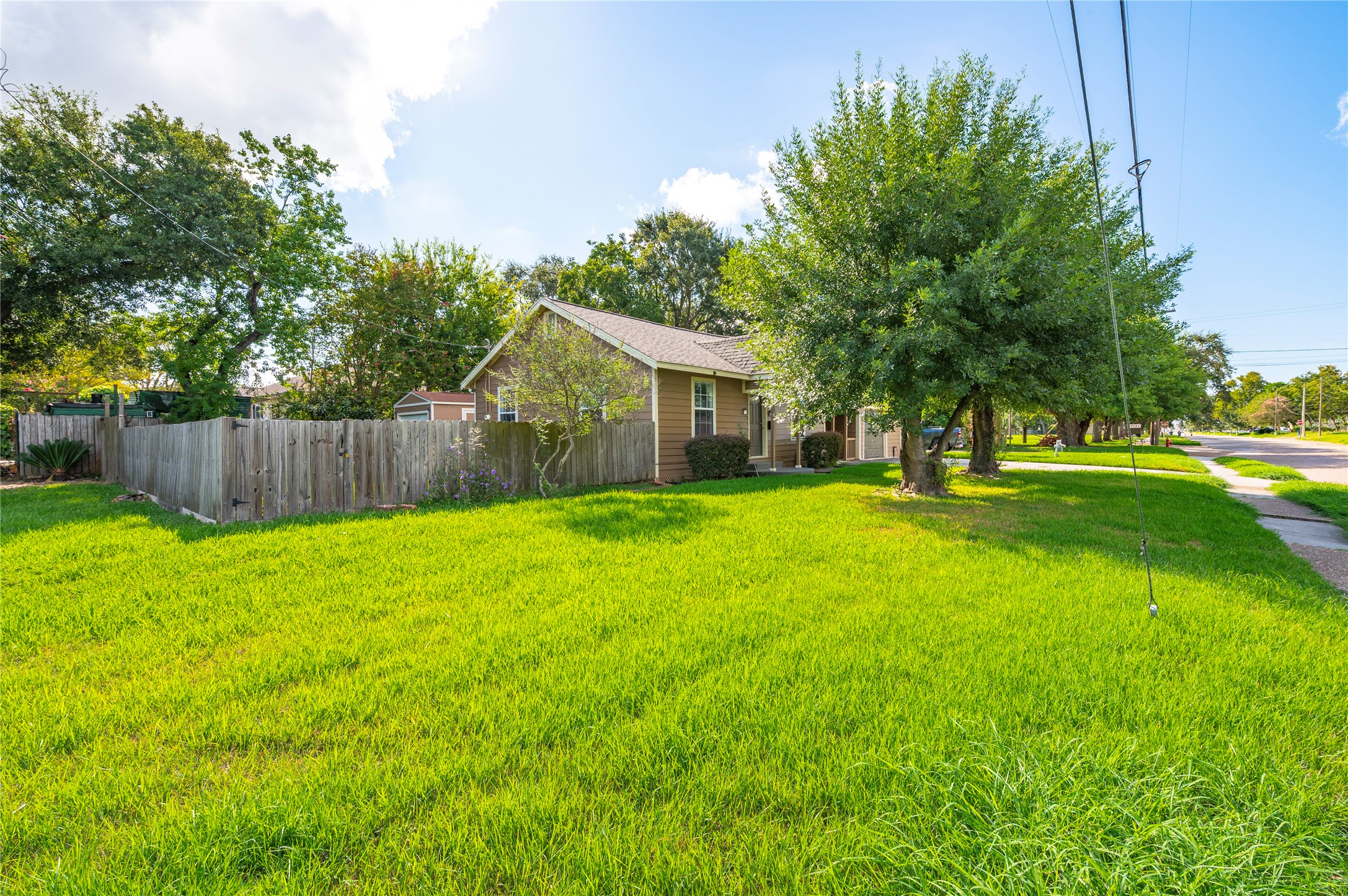 Listing photo 4