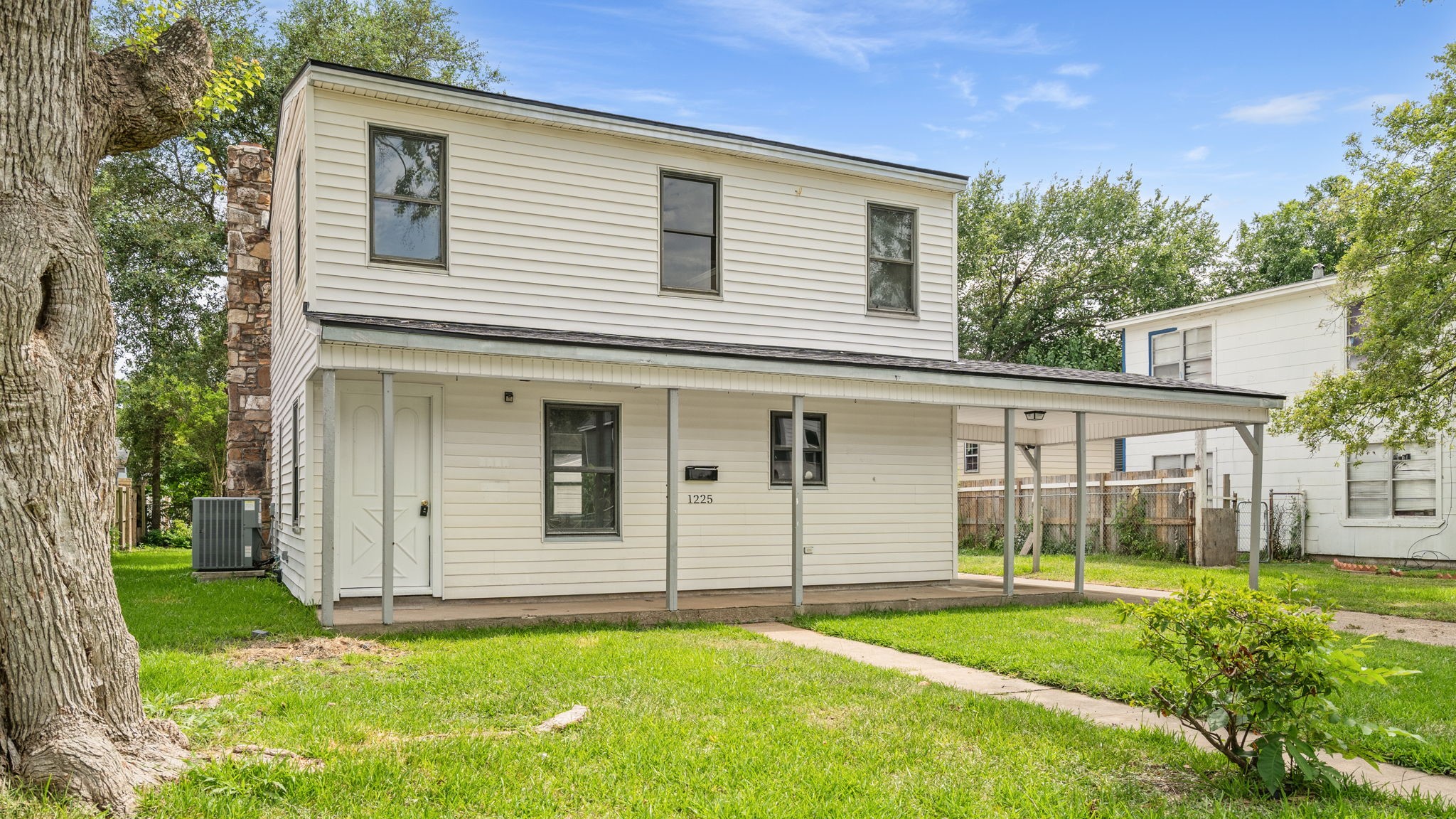 Listing photo 1