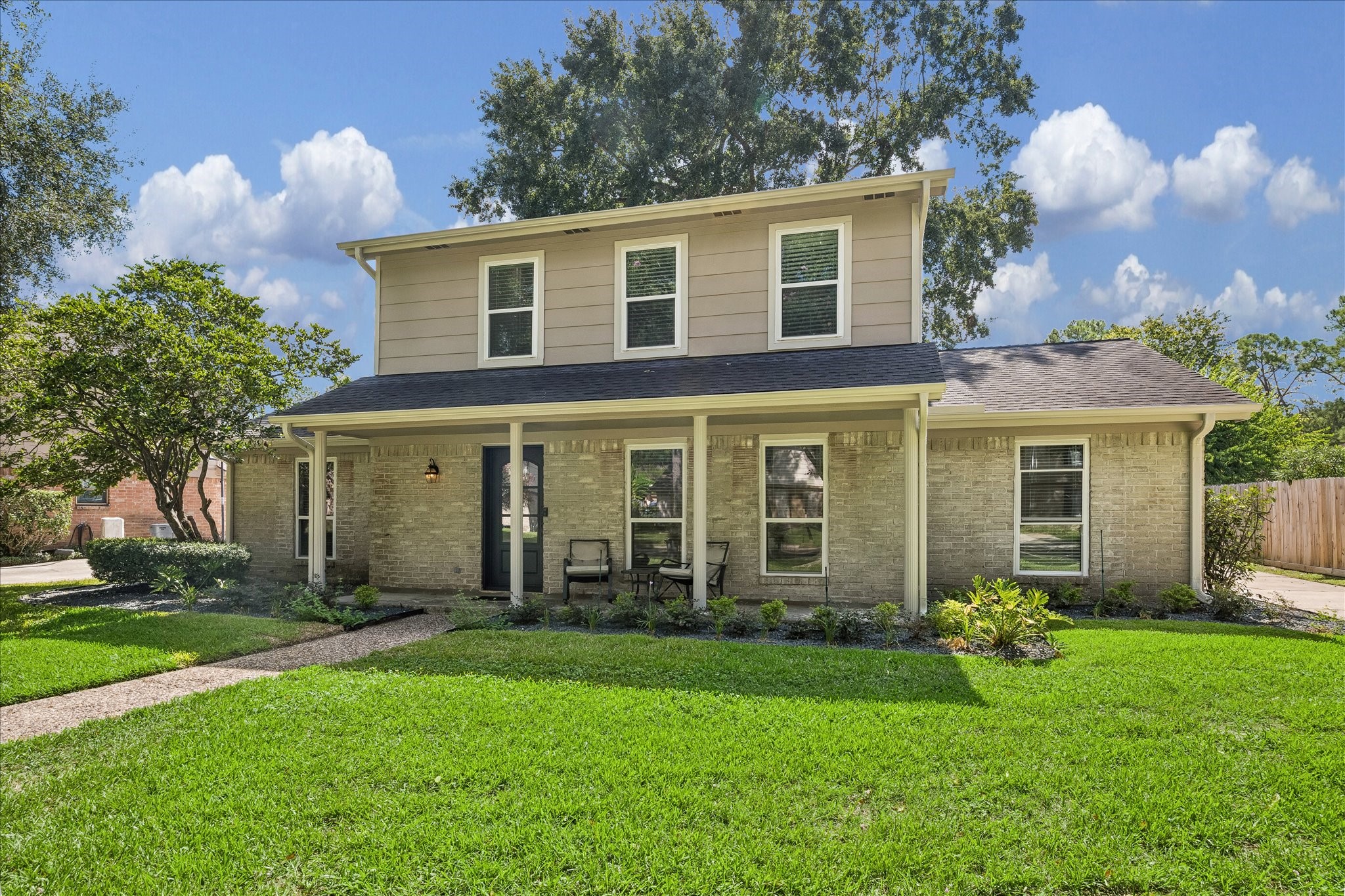 Listing photo 2