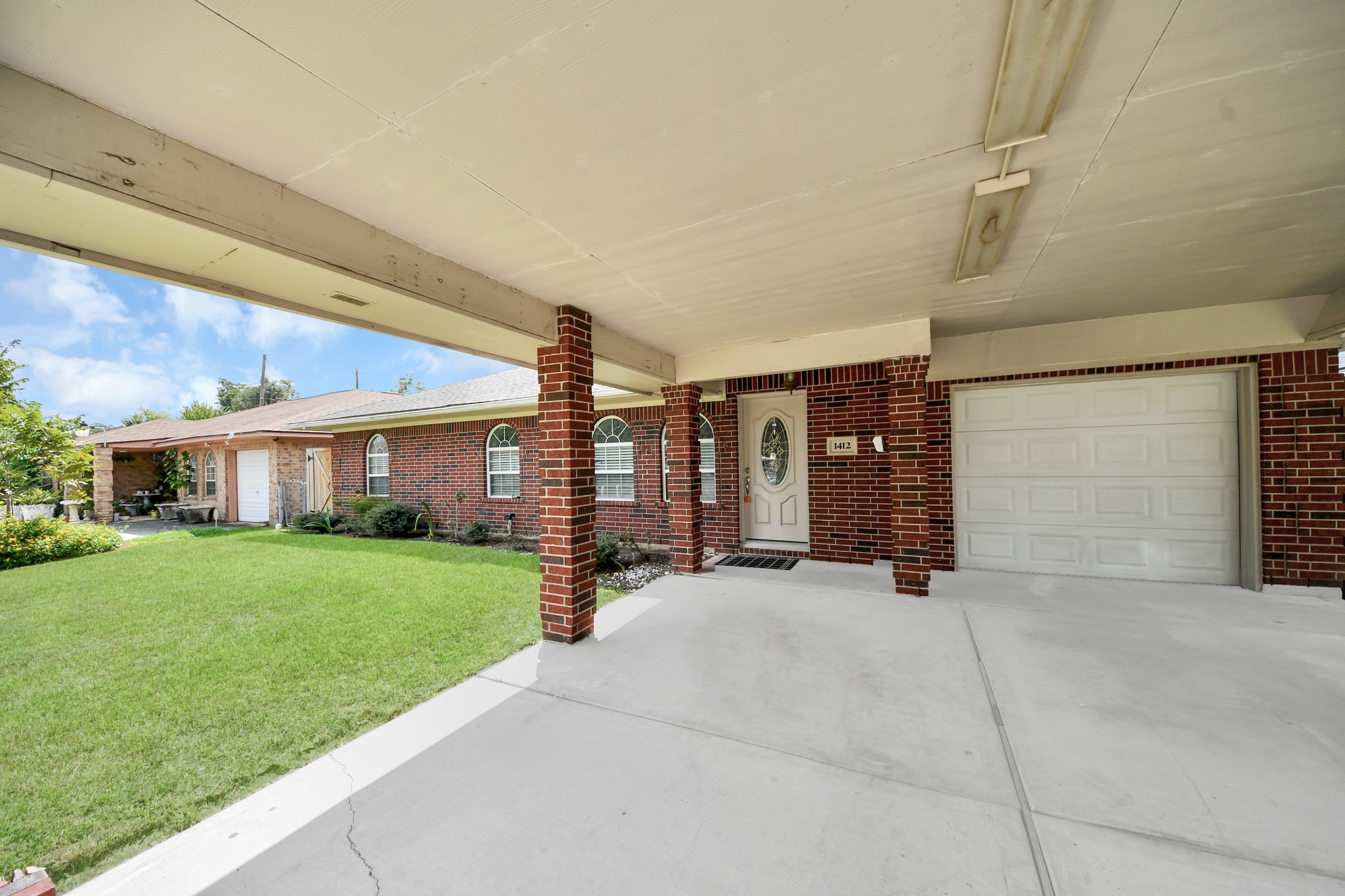 Listing photo 3