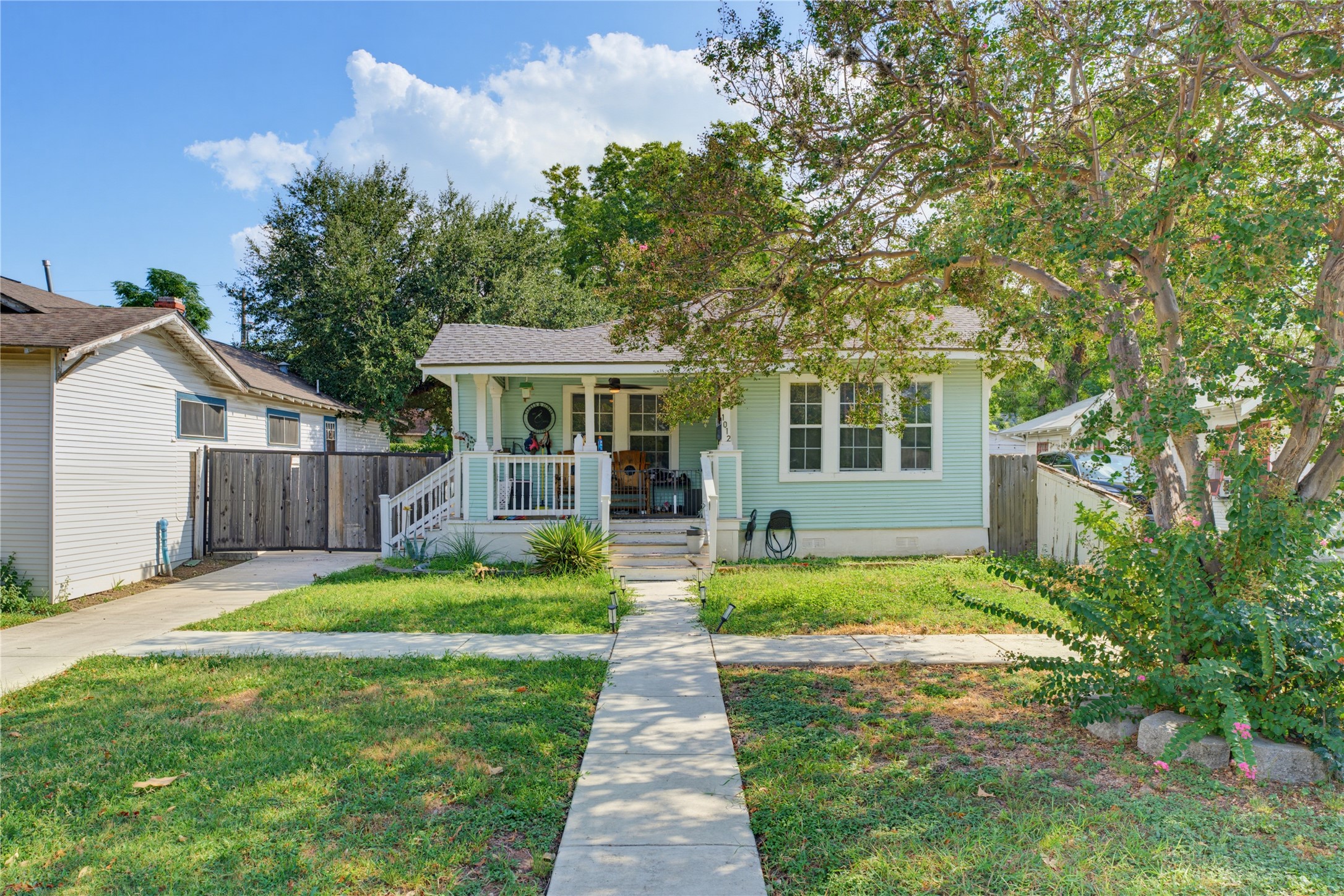 Listing photo 2