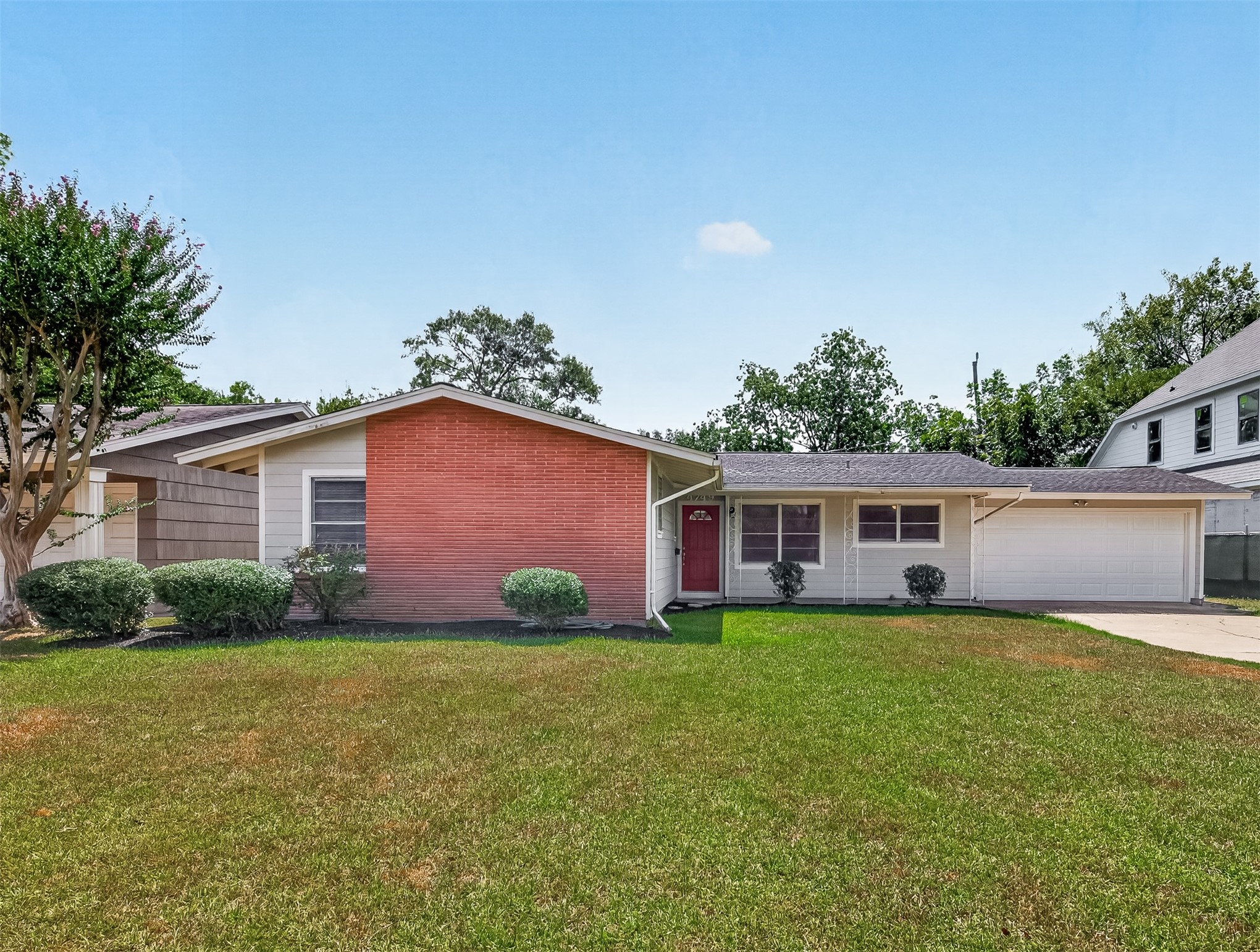 4749 Redstart Street