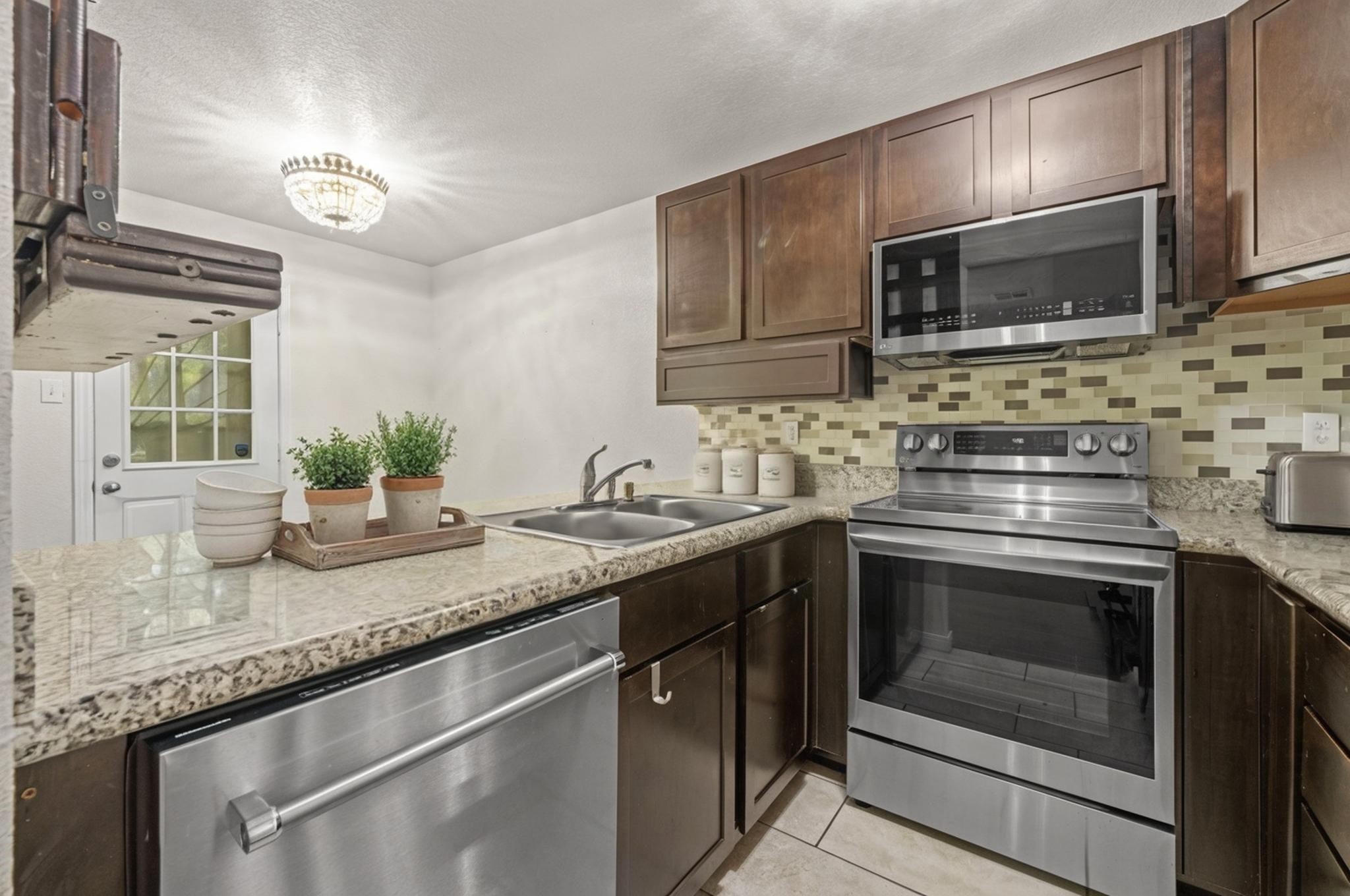 16478 Eastchase