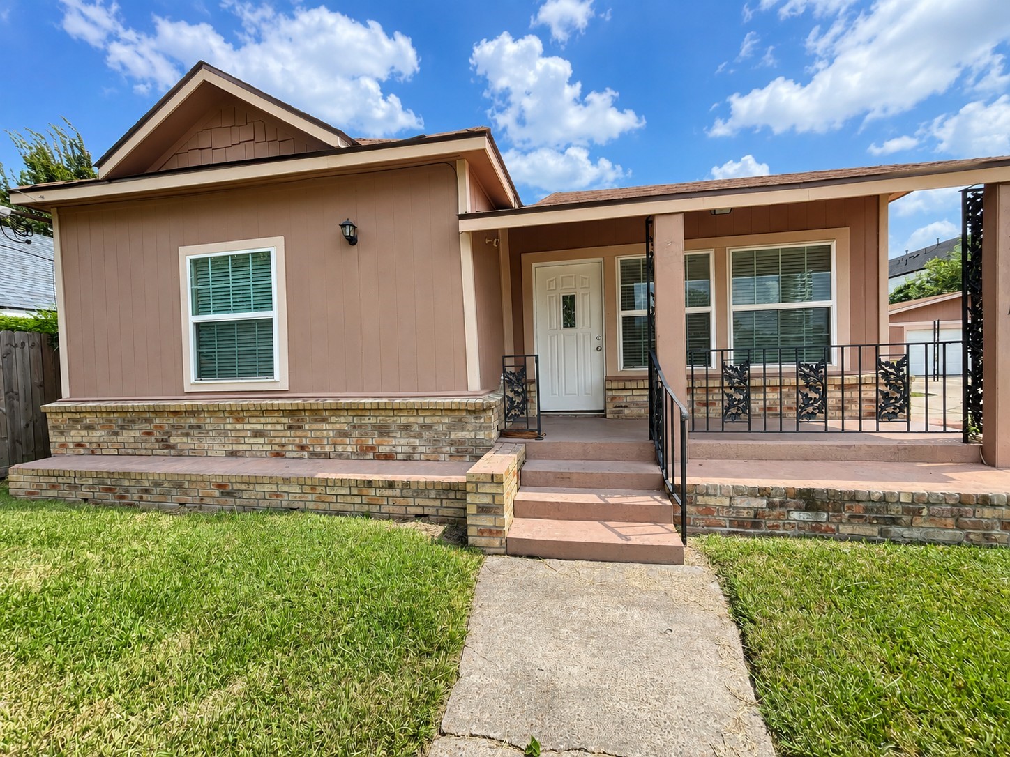 Listing photo 1