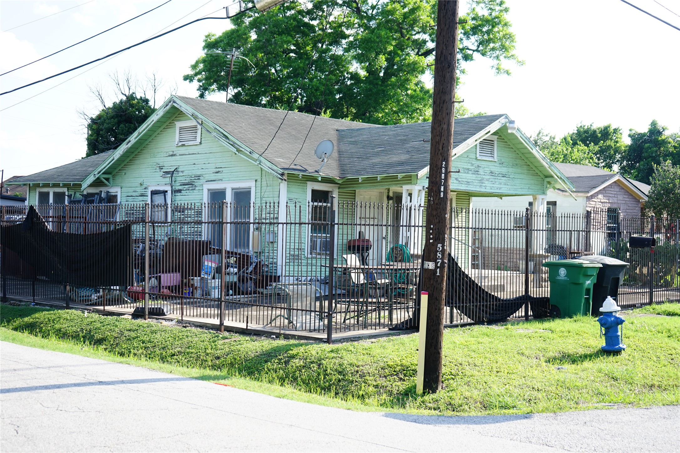 Listing photo 1