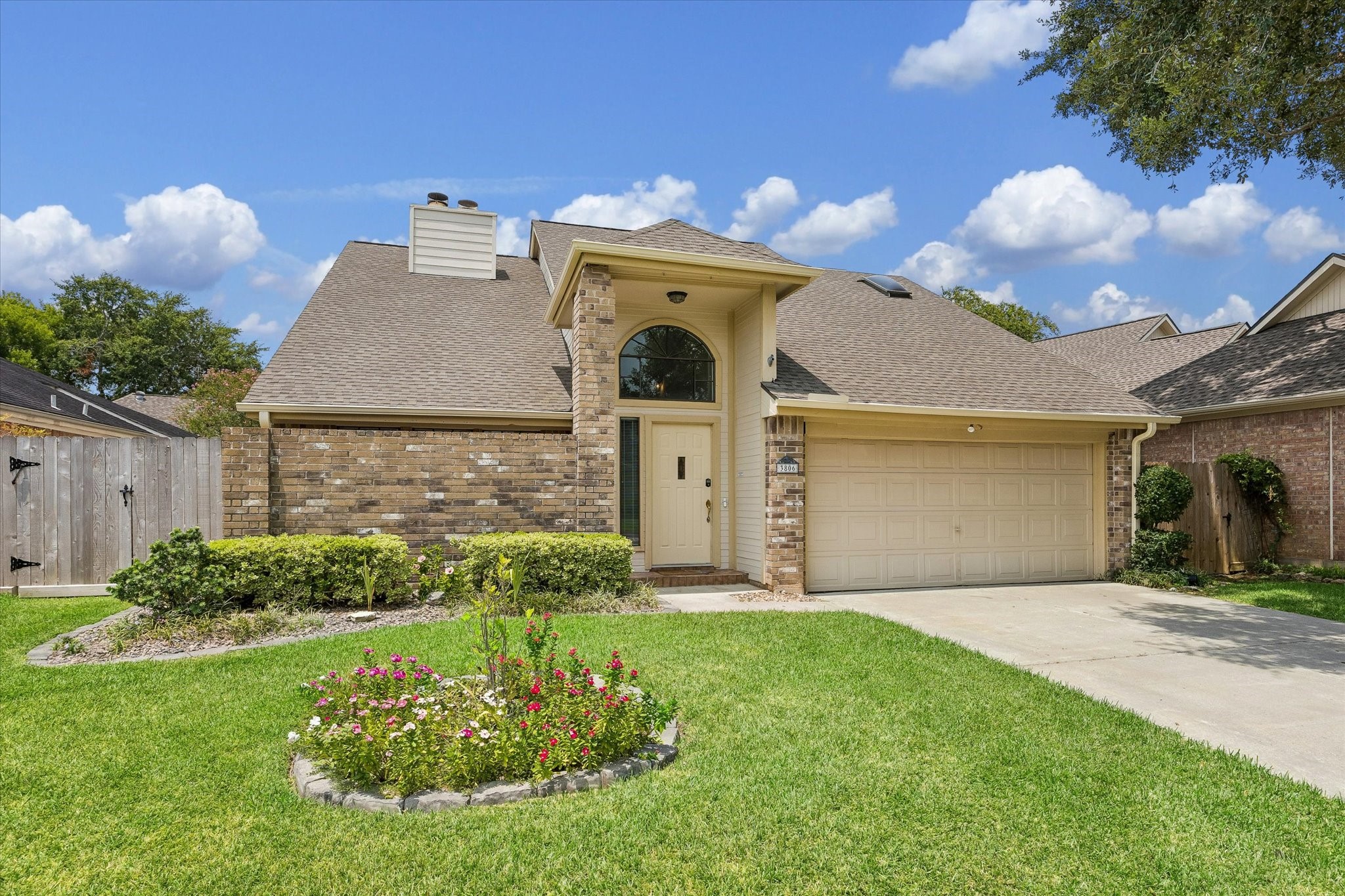 Listing photo 3