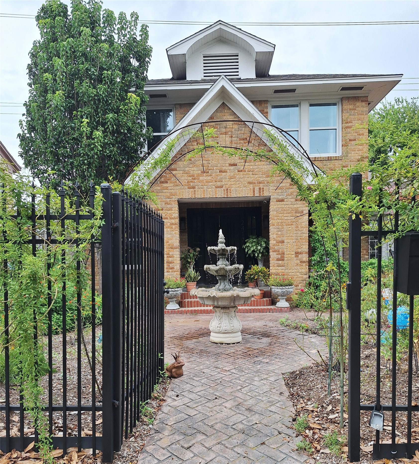 Listing photo 2