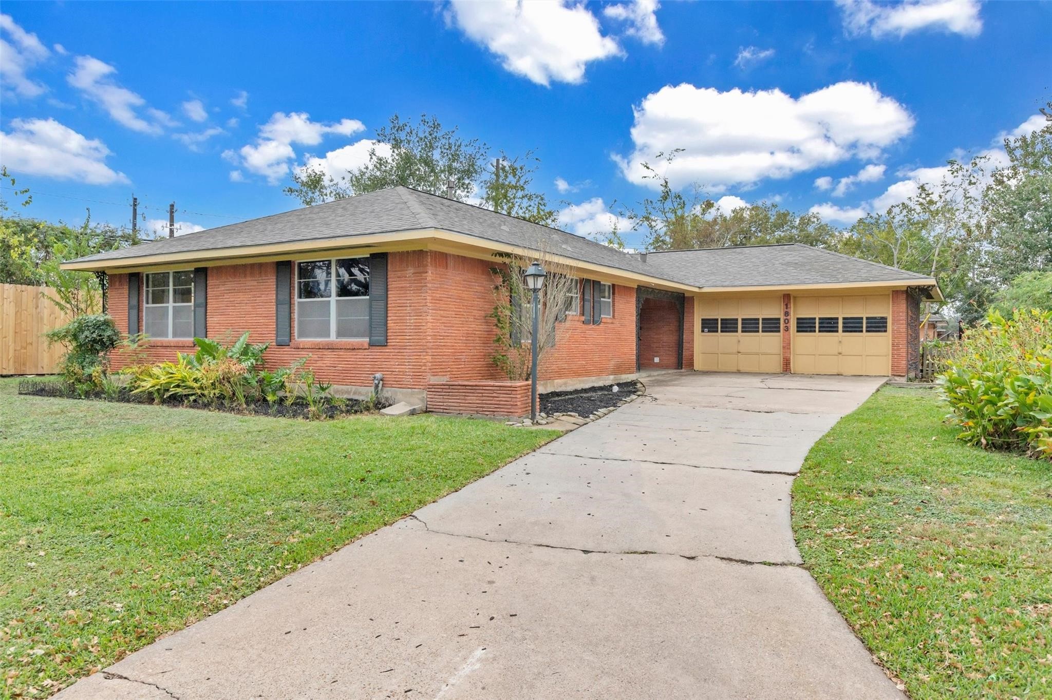1803 Sea Queen Court