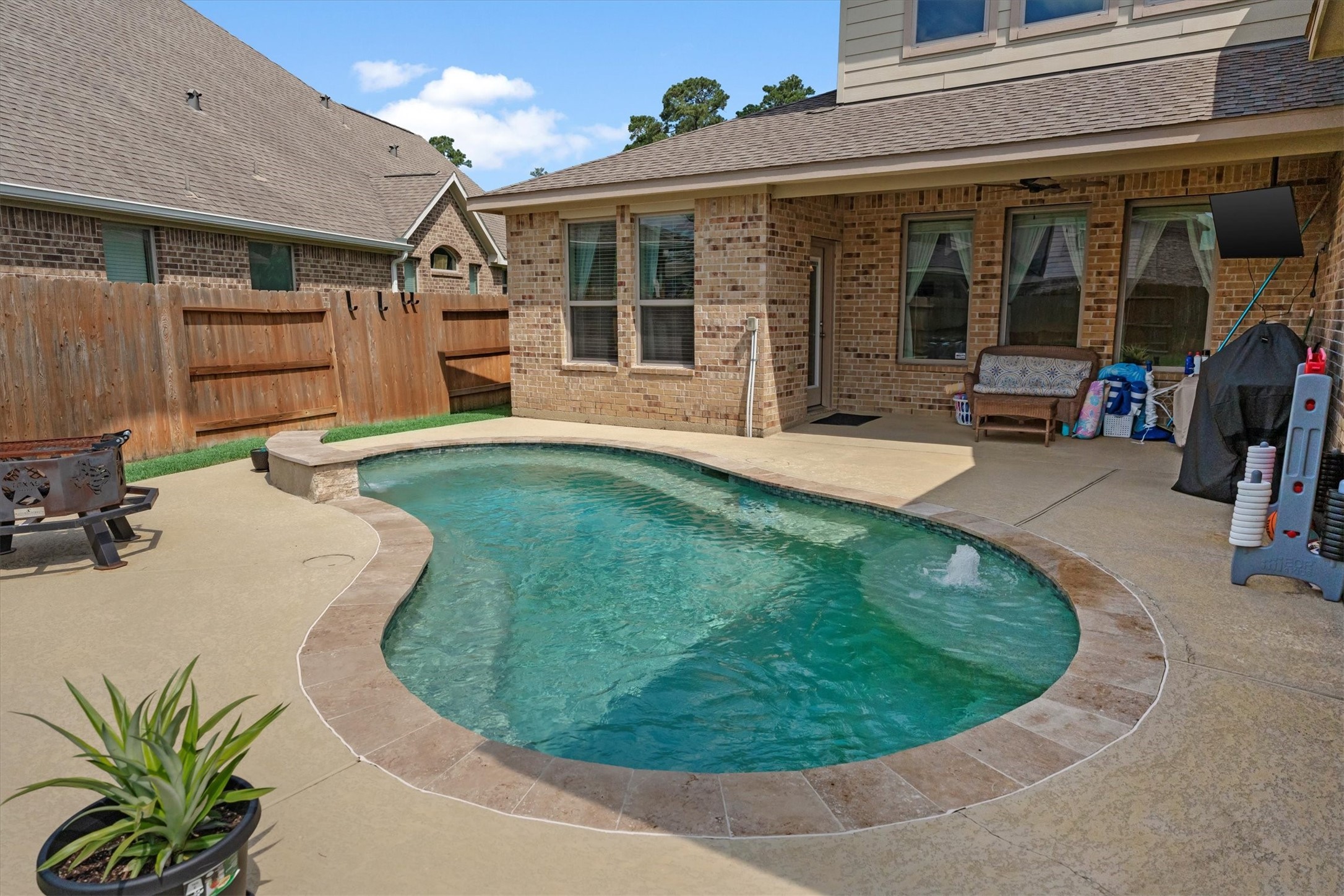 Listing photo 2