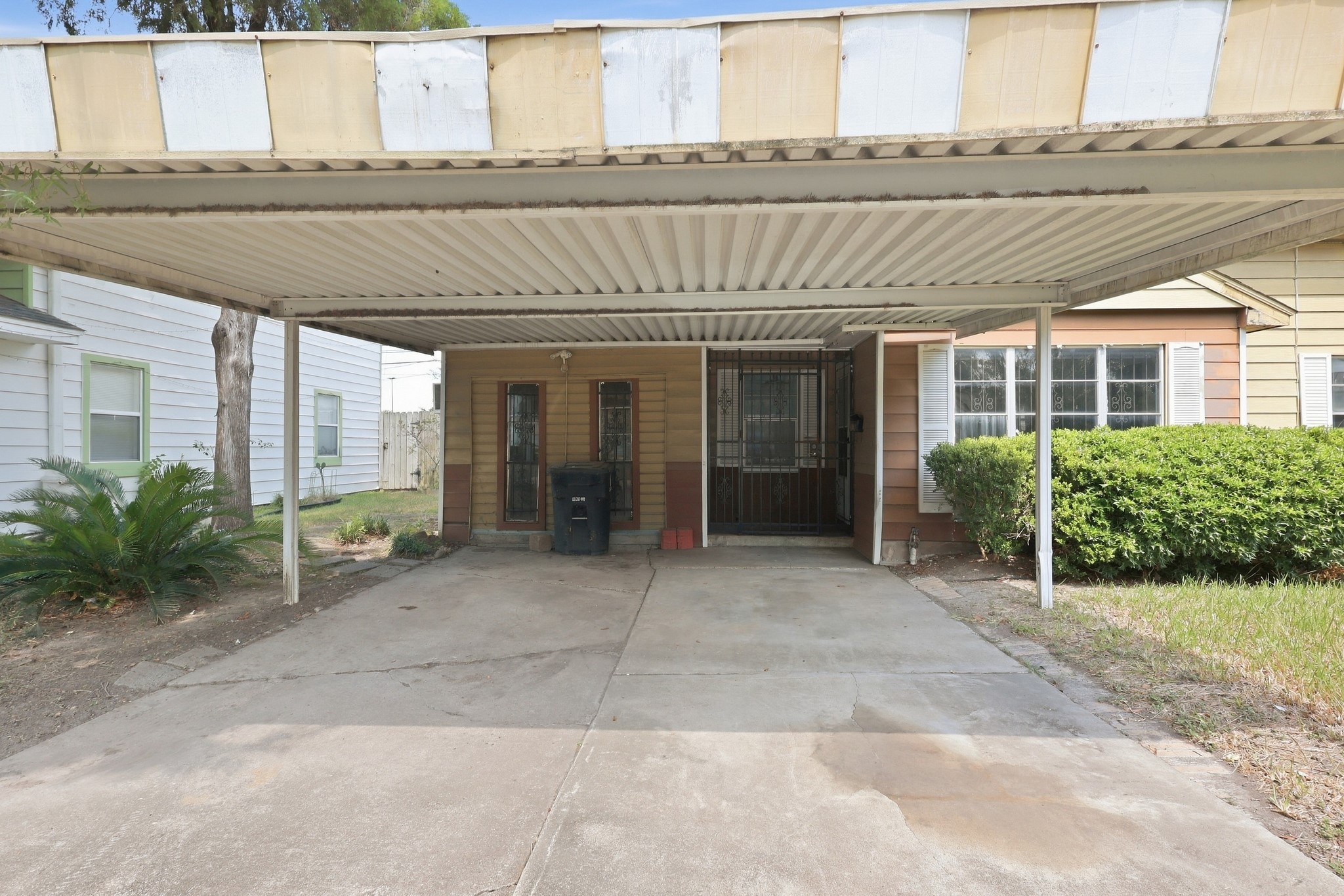 Listing photo 3