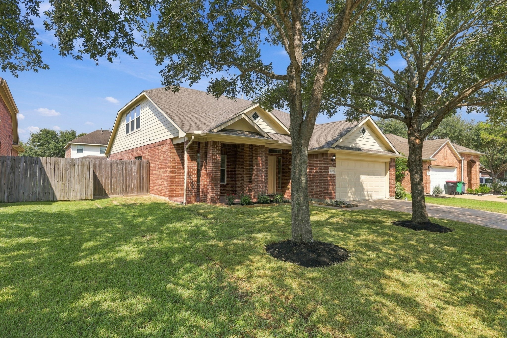 Listing photo 3