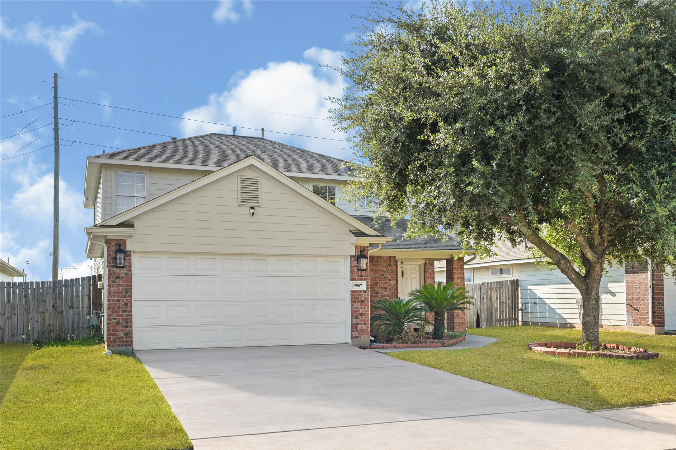 Listing photo 2