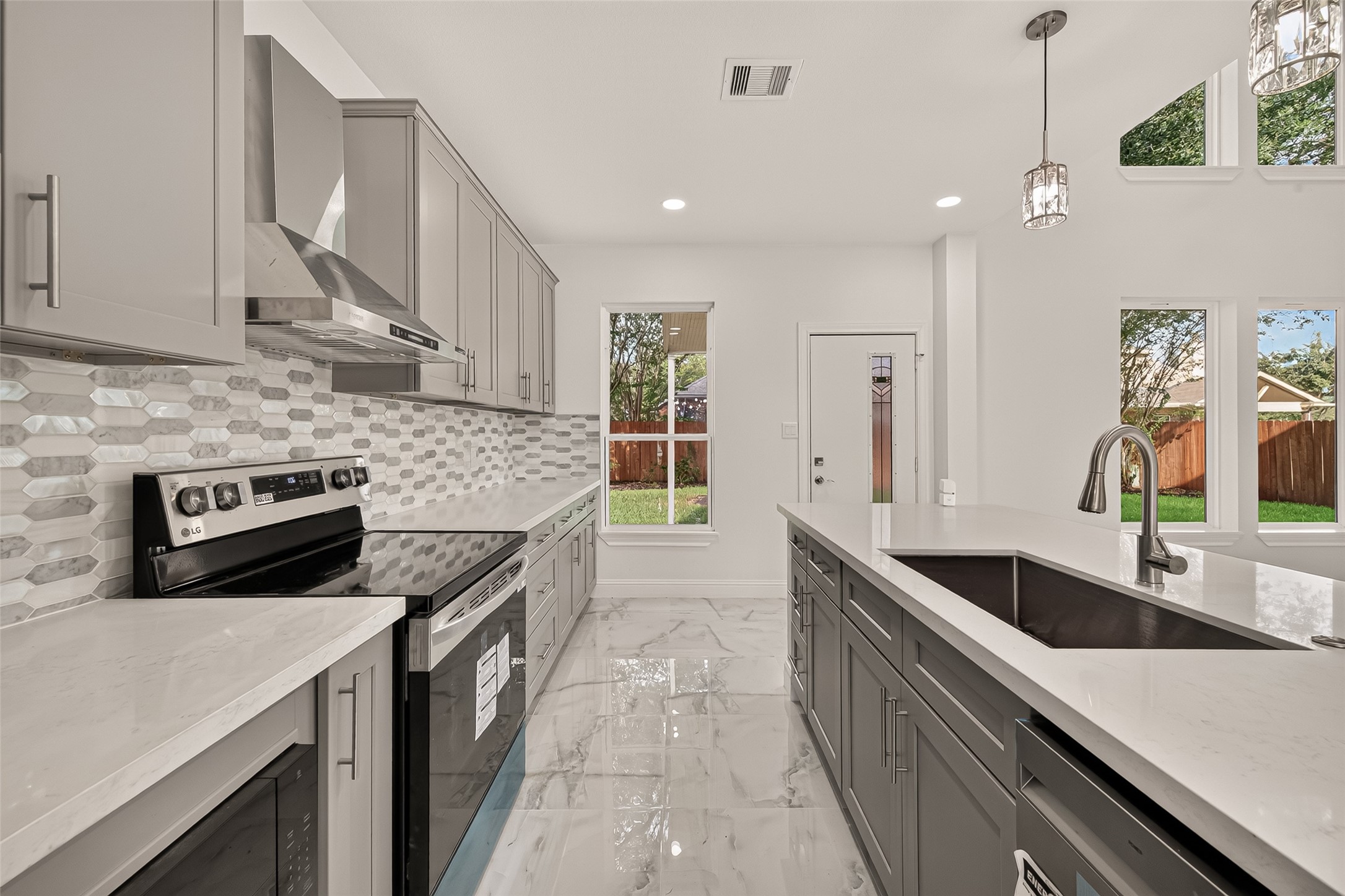 2111 Pinecreek Pass Lane