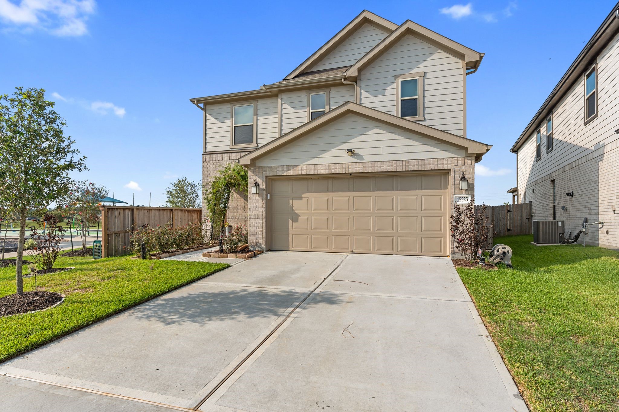 Listing photo 2