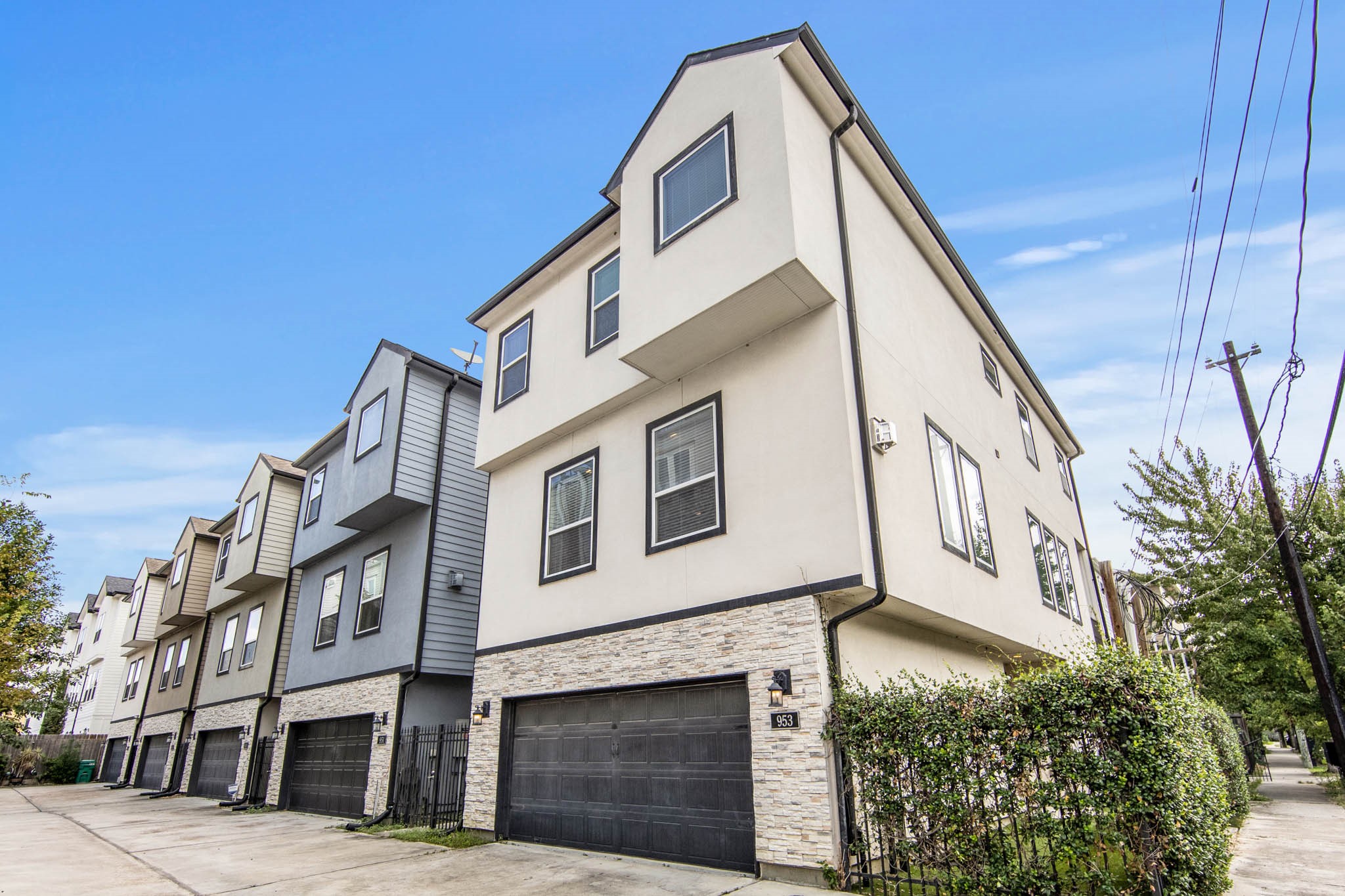 953 W 24th Street