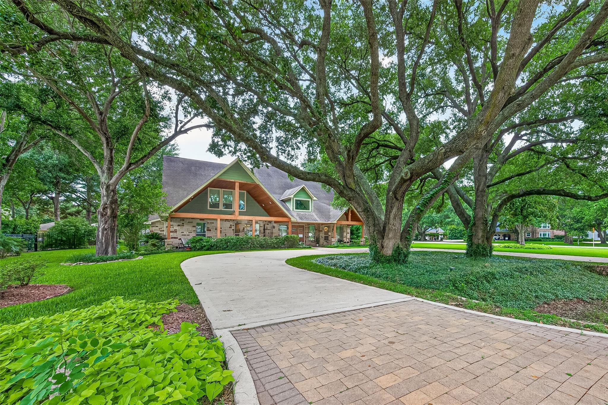3018 S Saddlebrook Lane