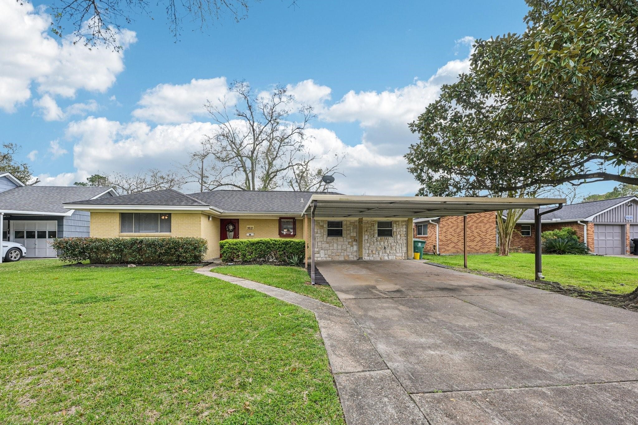 9631 Carousel Lane