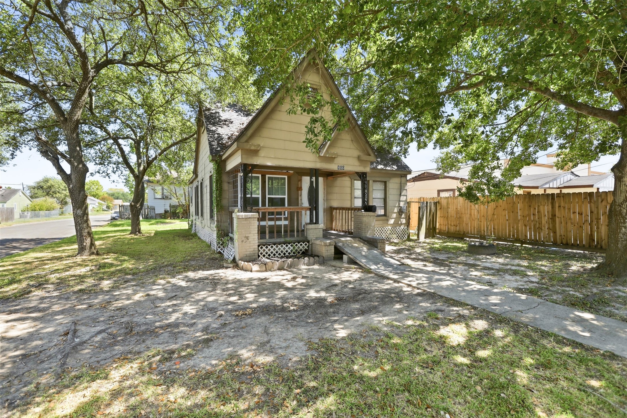 Listing photo 2