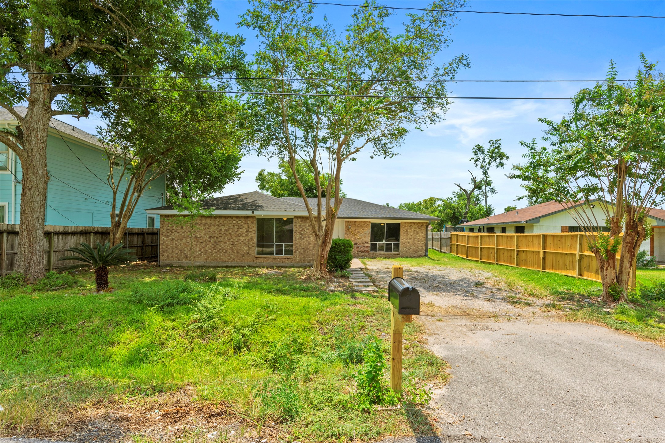 Listing photo 2