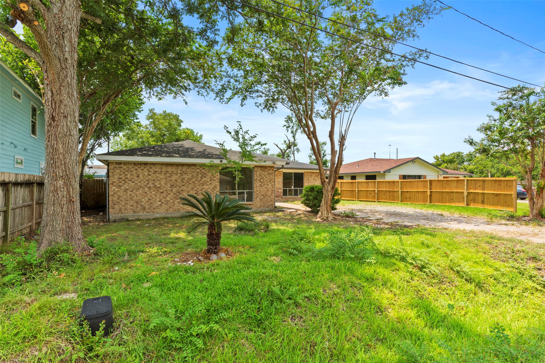 Listing photo 3