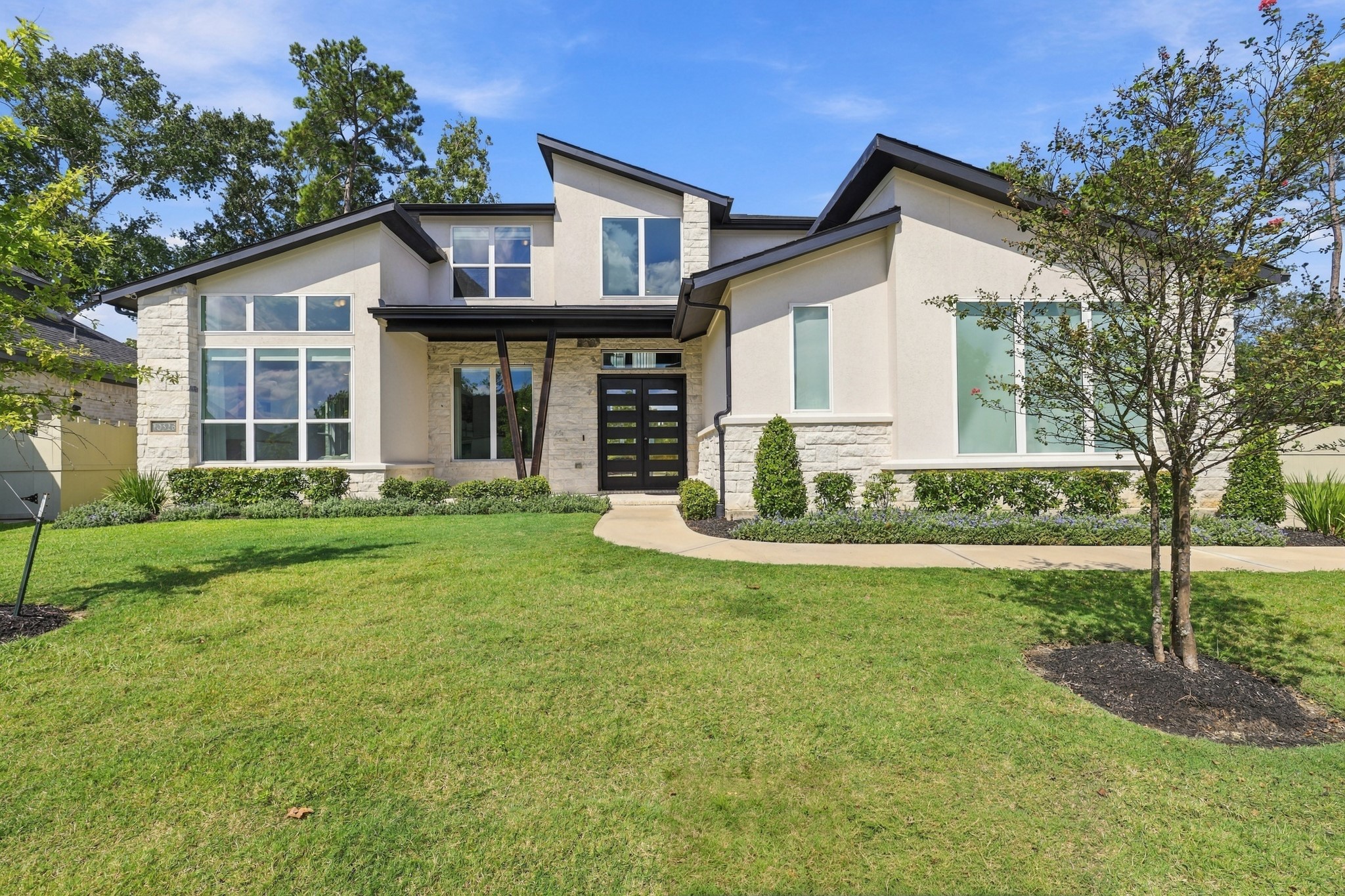 10528 Scarce Chaser Street