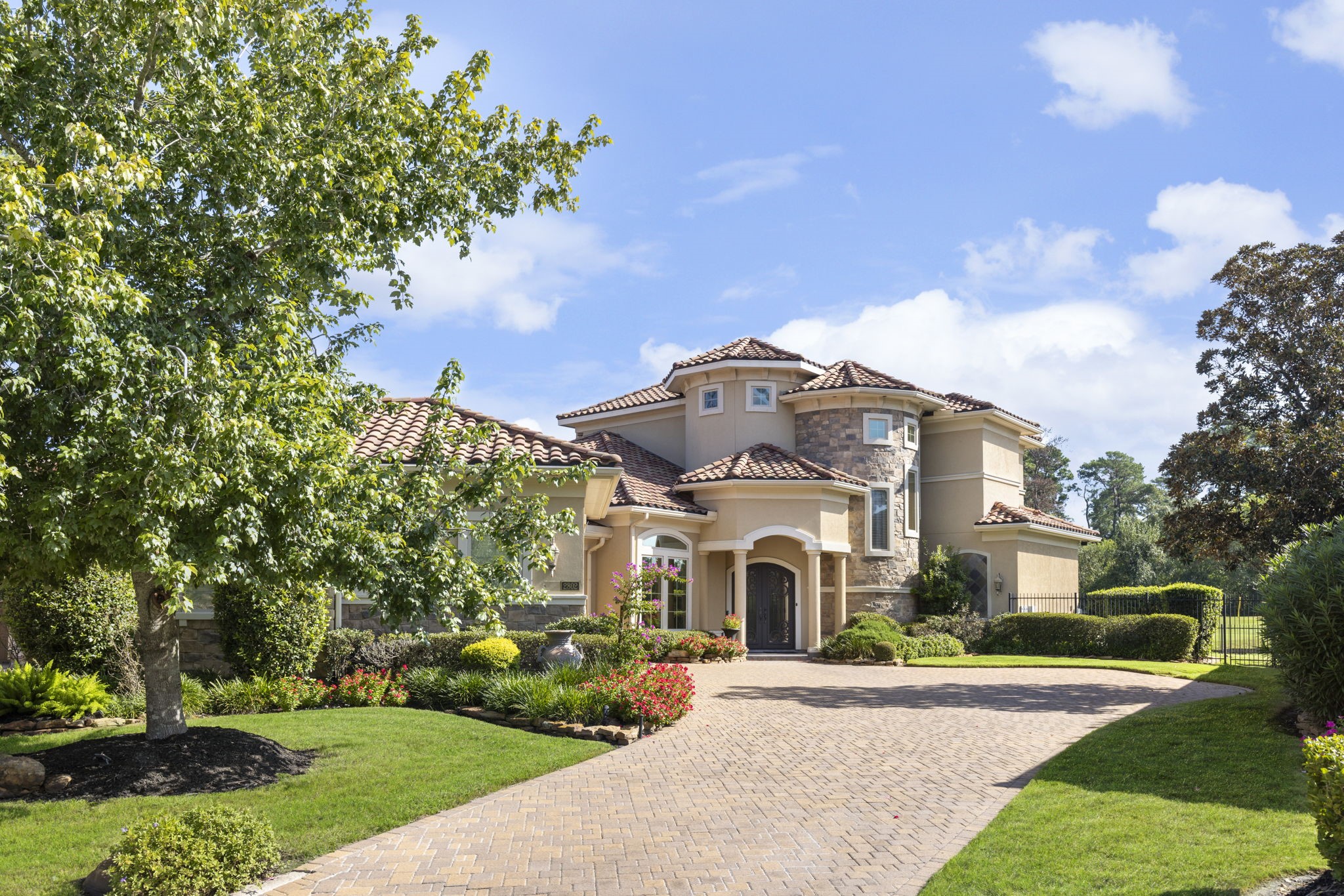 2802 Twin Fountains Drive