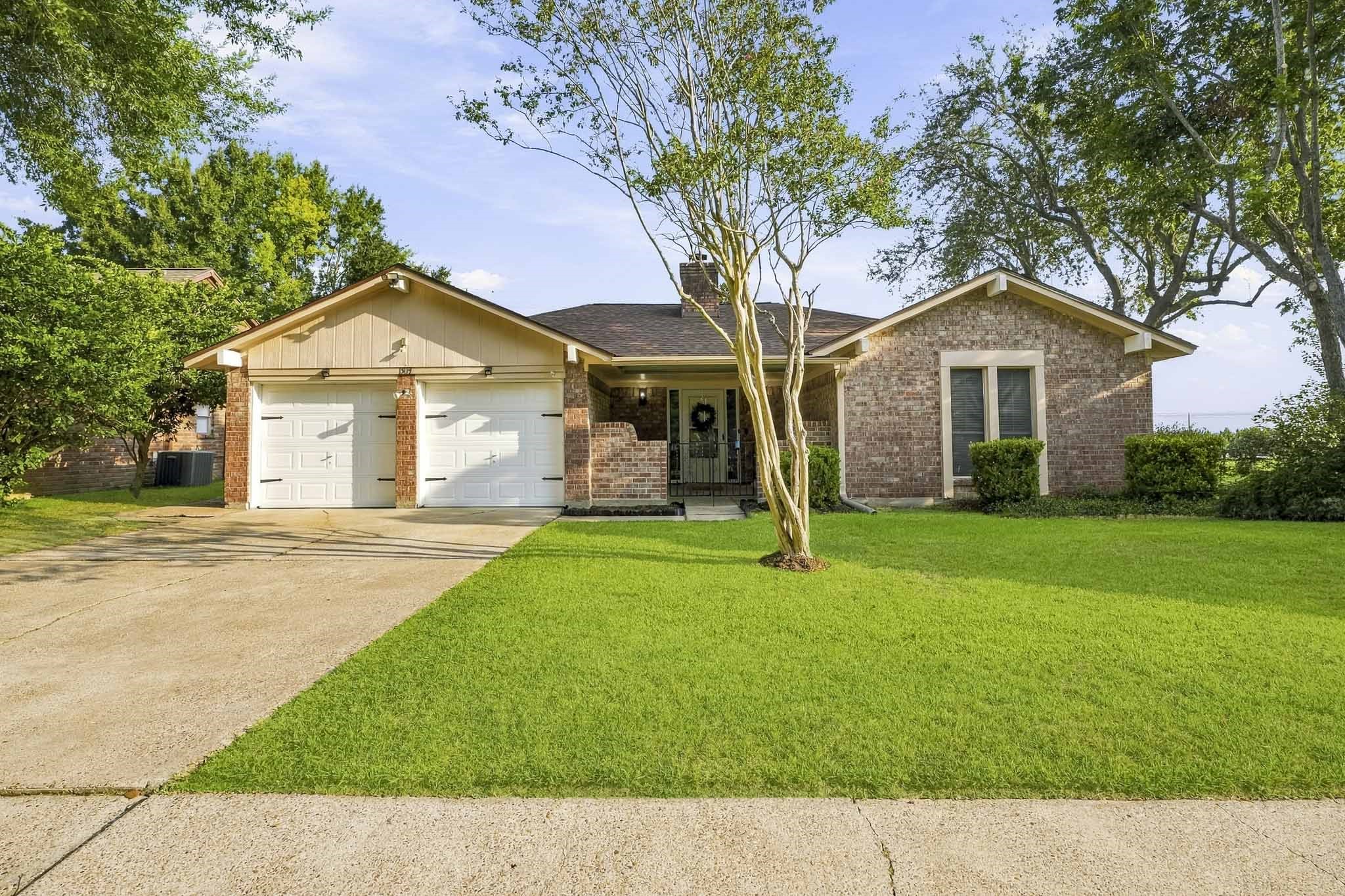 1509 N Park Side Drive