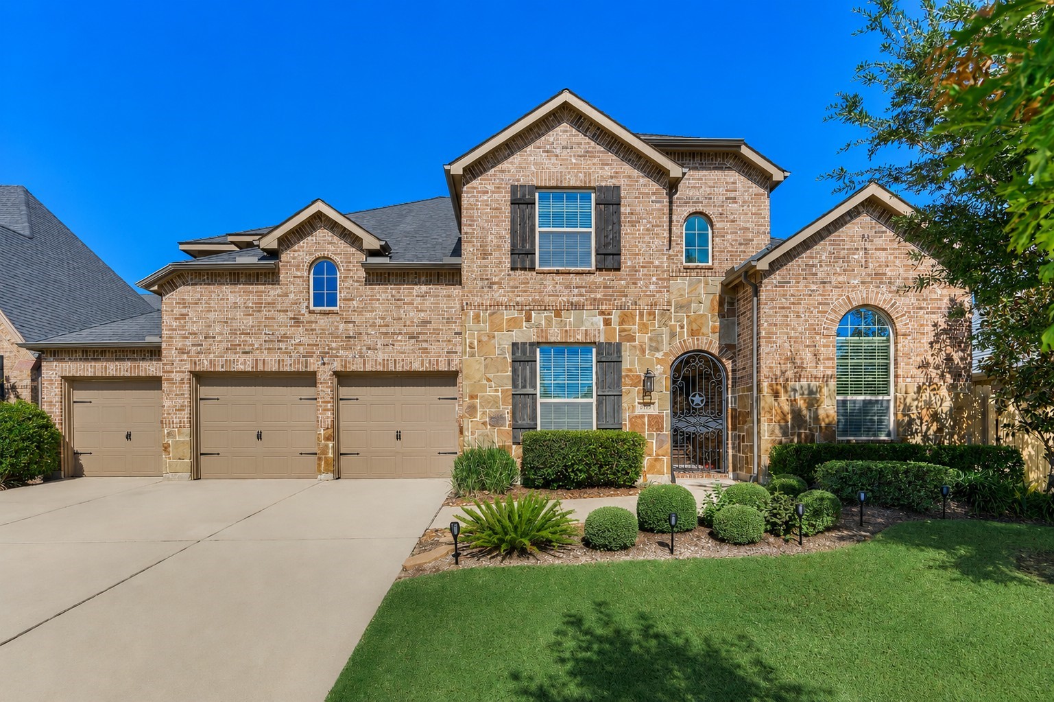 8109 Threadtail Street