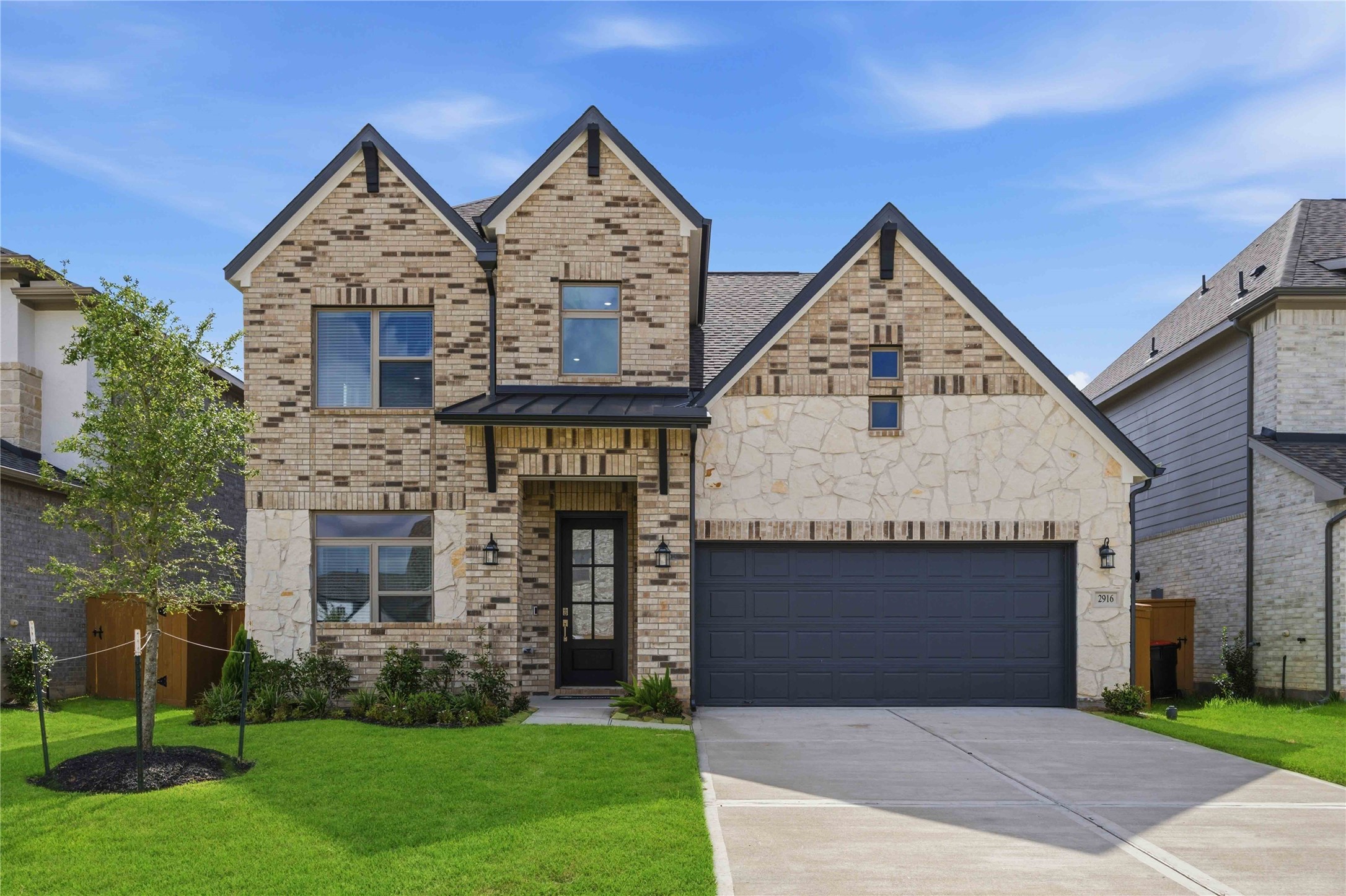 2916 Apple Rose Lane