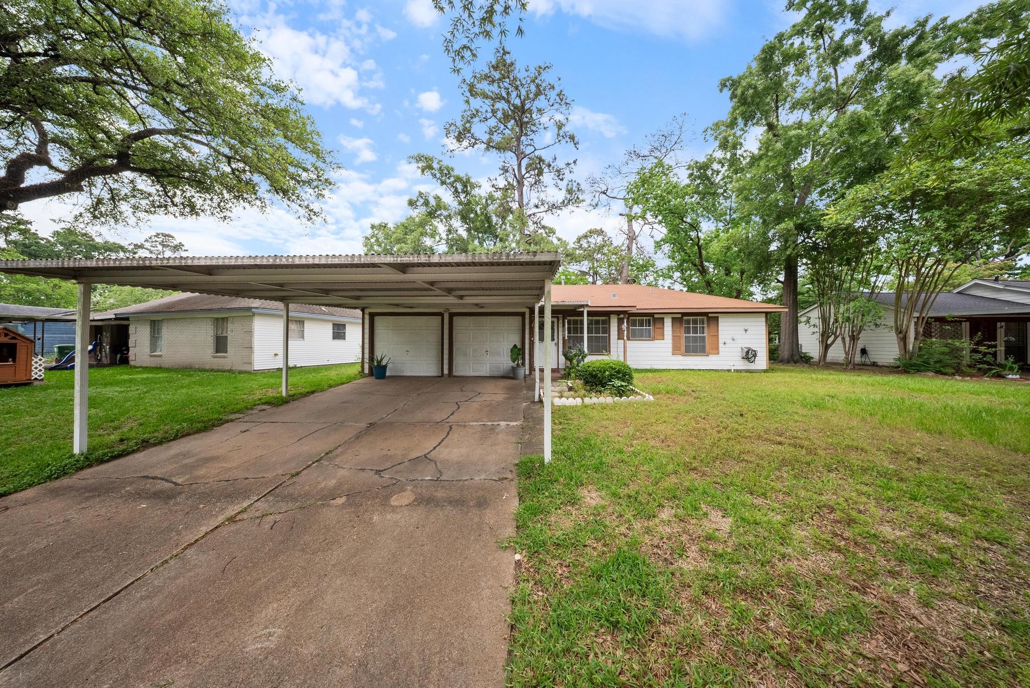 9215 Linda Vista Rd