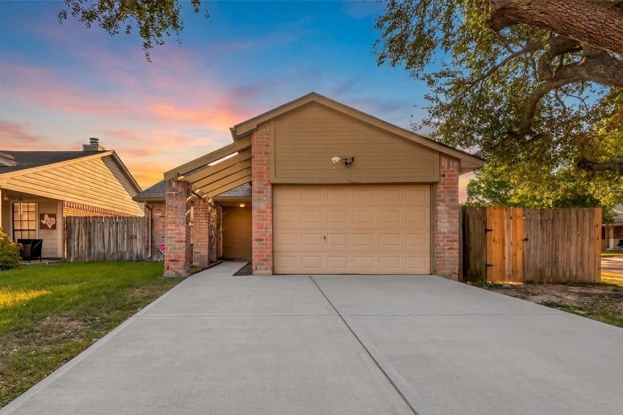 7102 Village Lake Dr