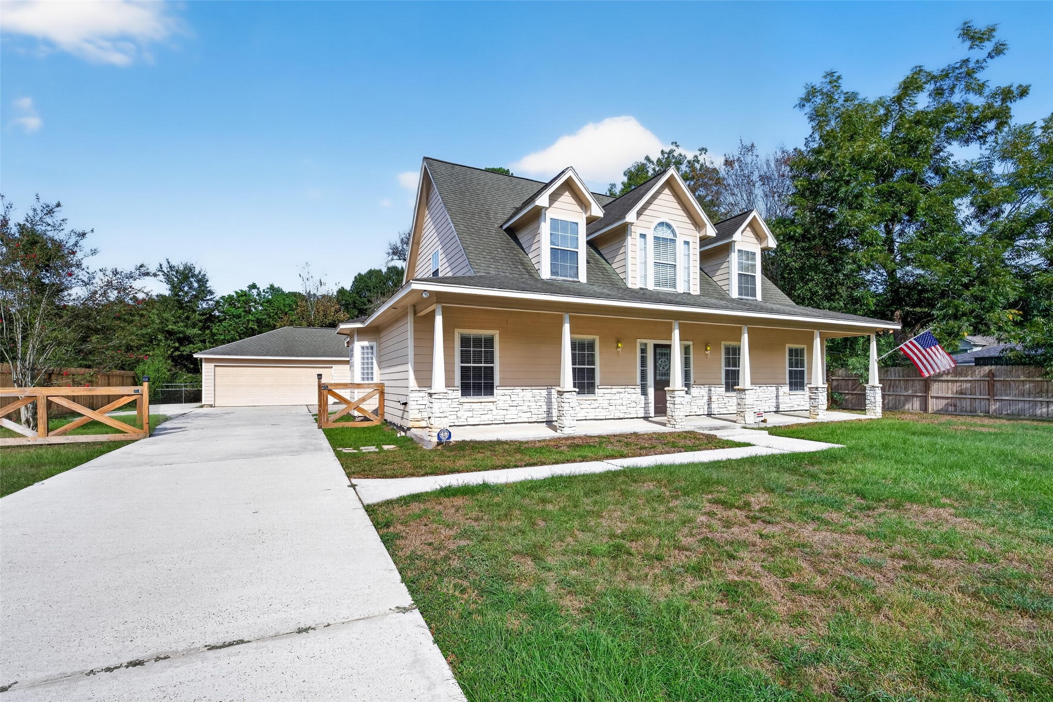 Listing photo 2