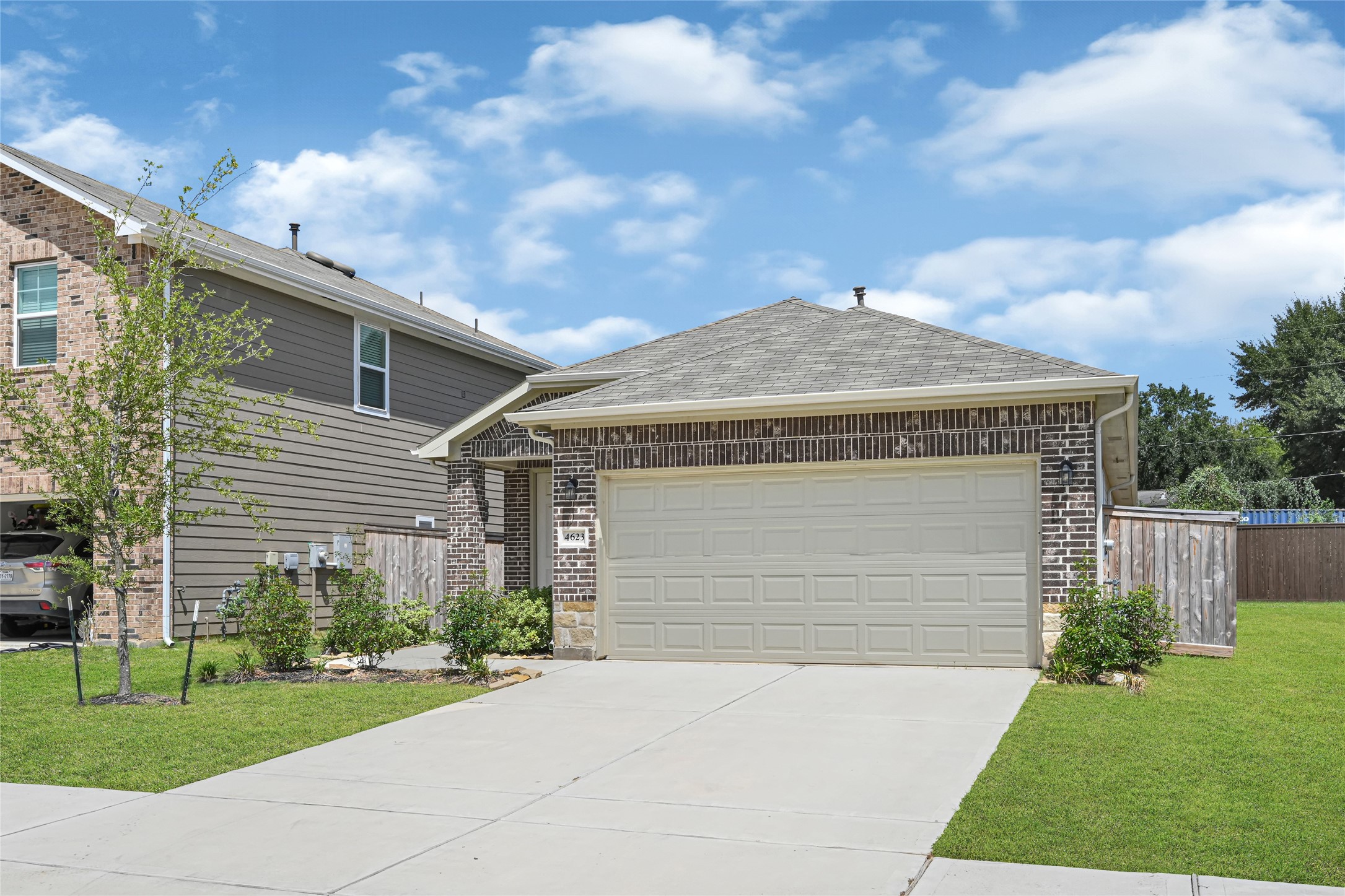 Listing photo 2
