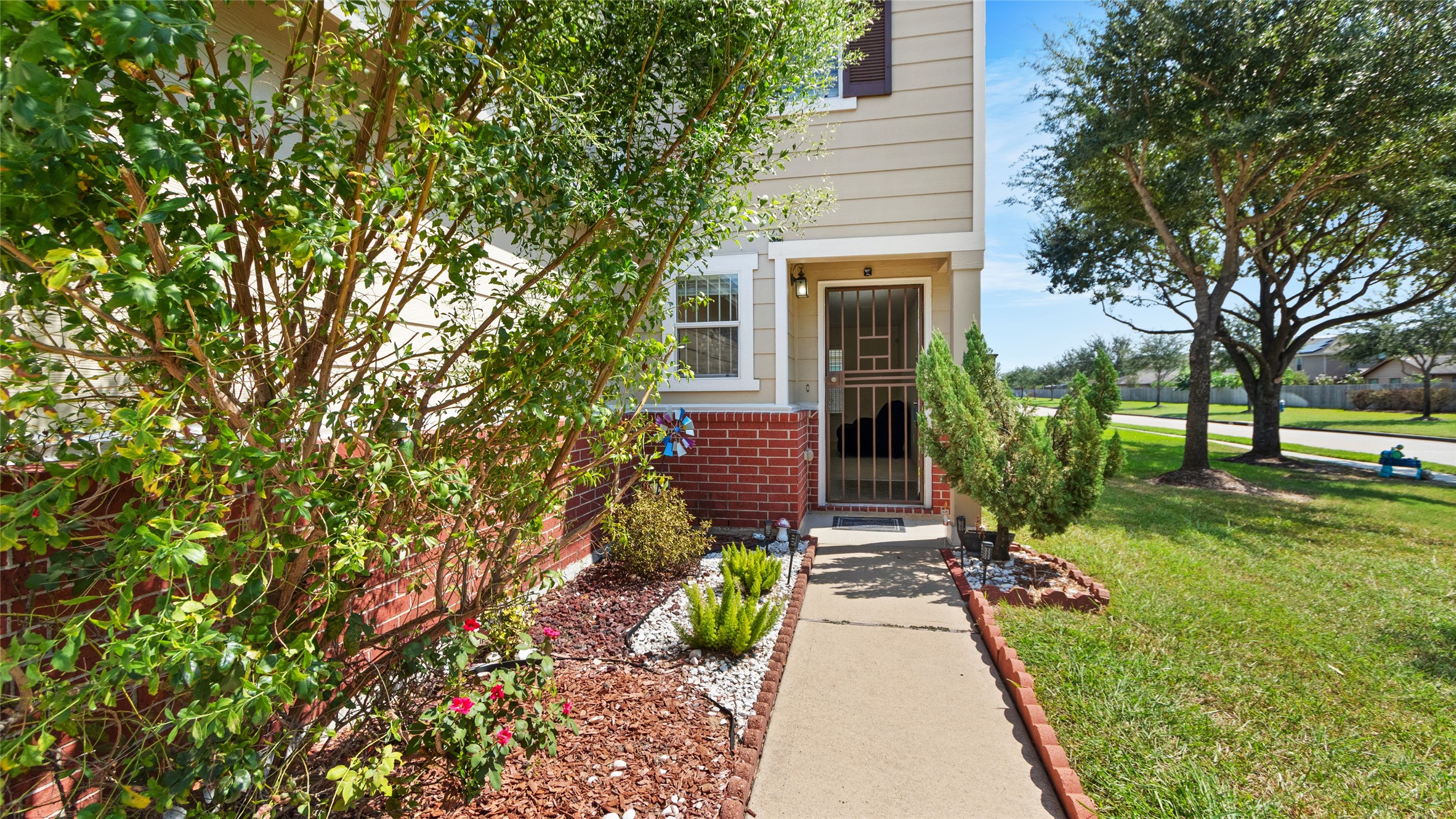 Listing photo 2