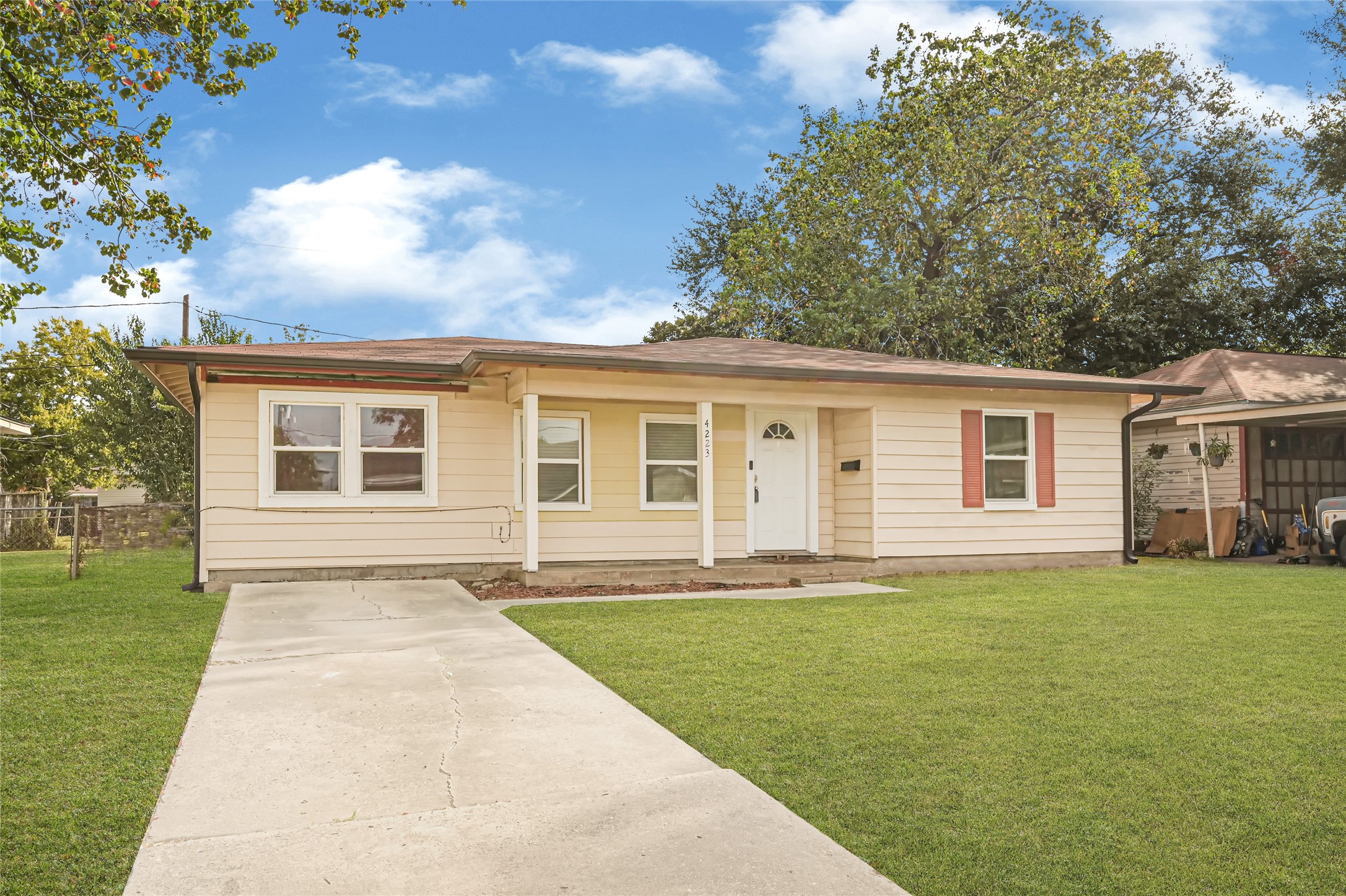 Listing photo 2