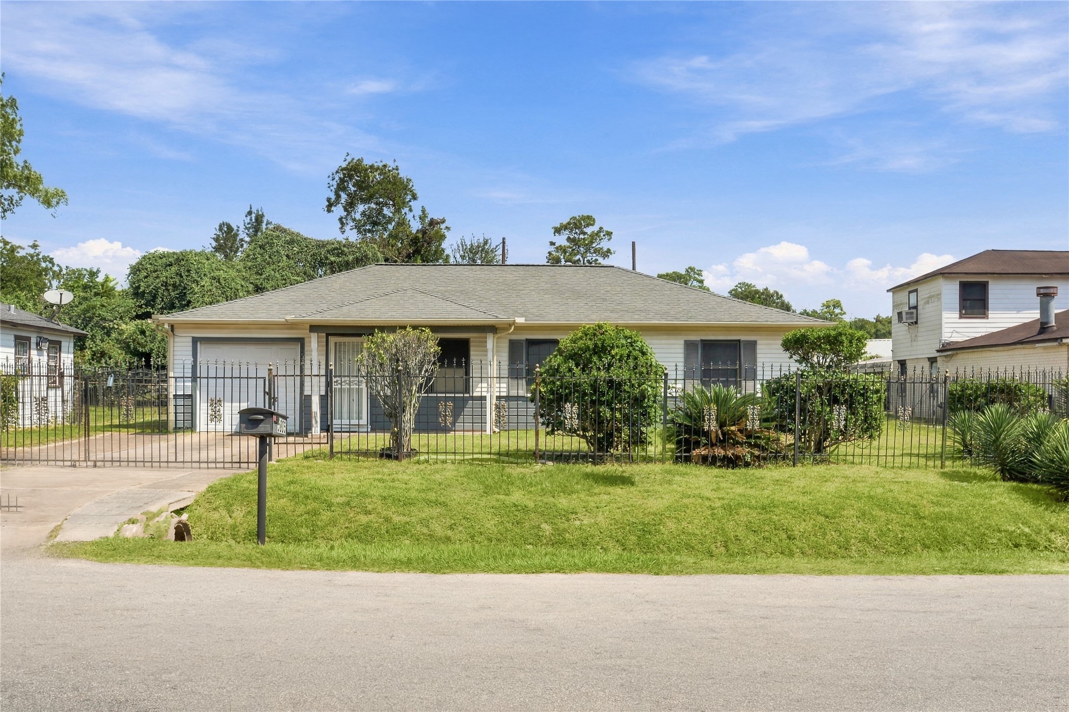Listing photo 1