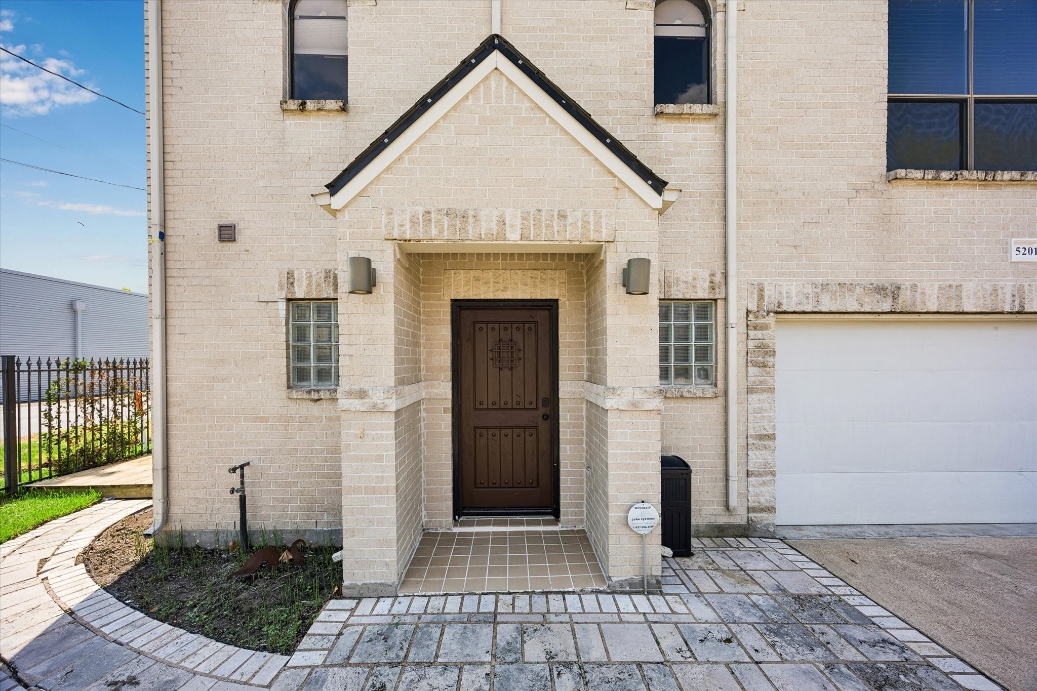 Listing photo 3