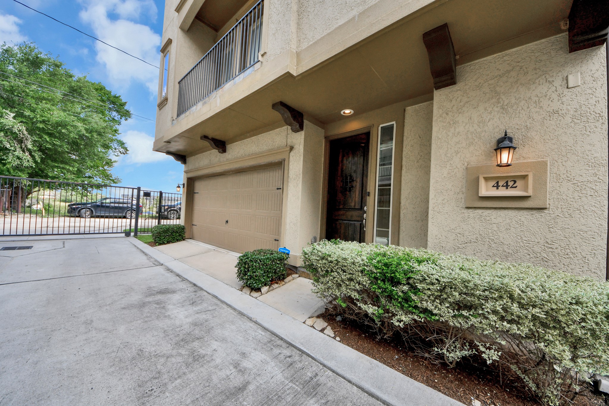 442 N Live Oak Street
