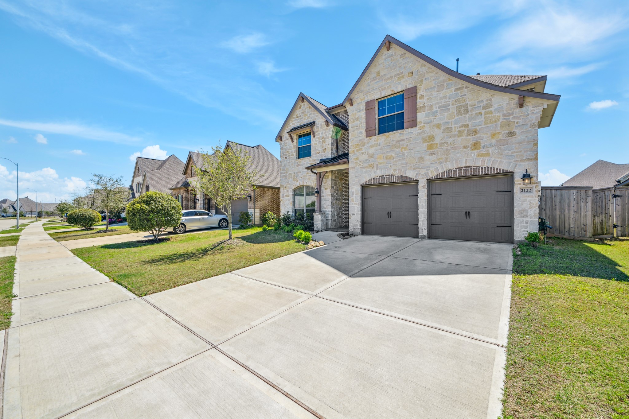 Listing photo 2