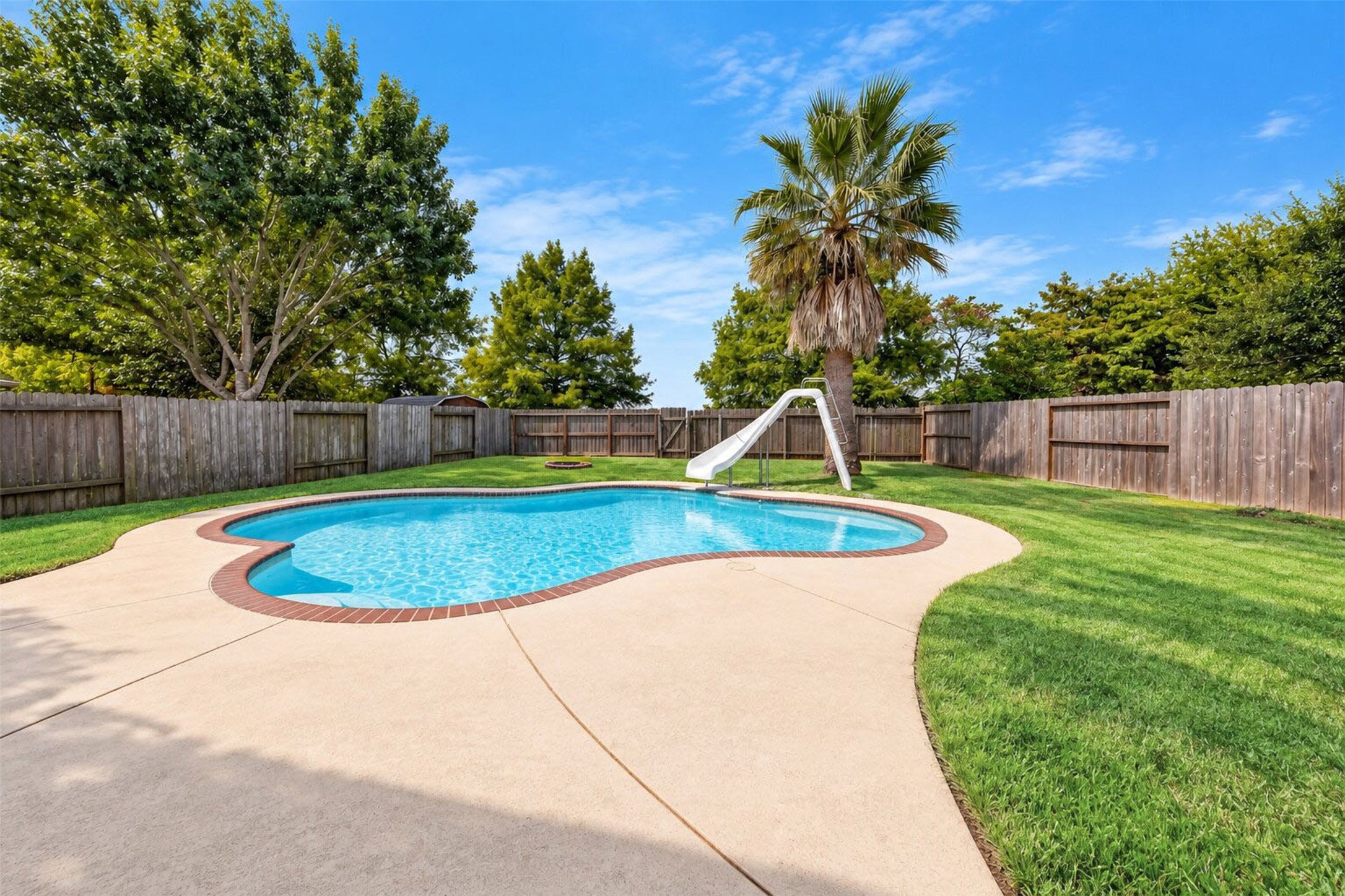 Listing photo 4