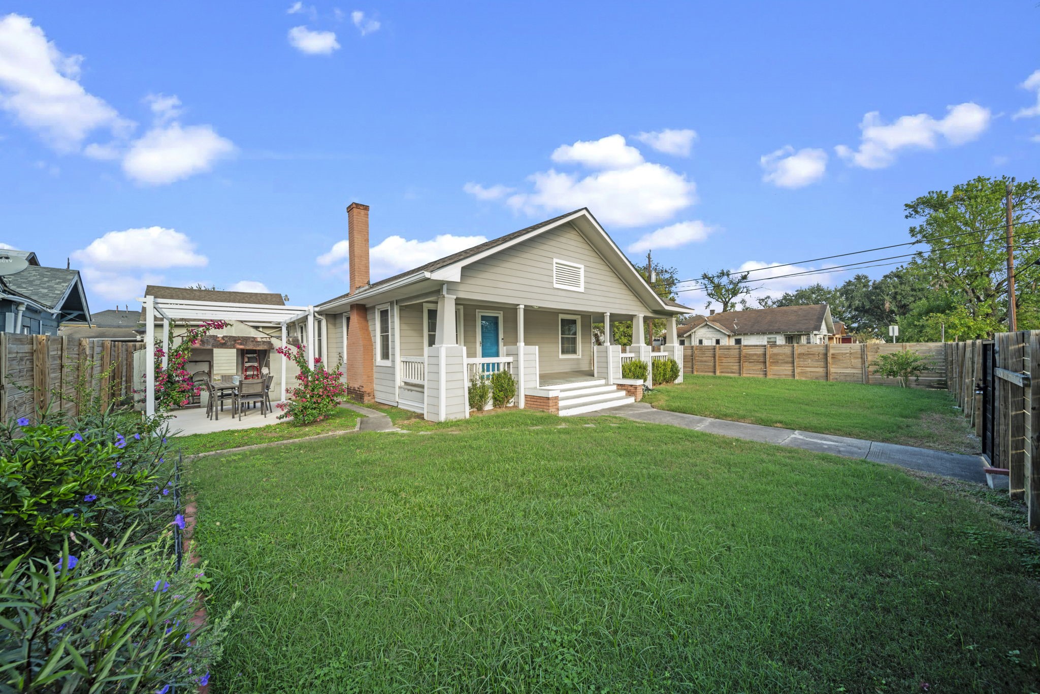 Listing photo 3