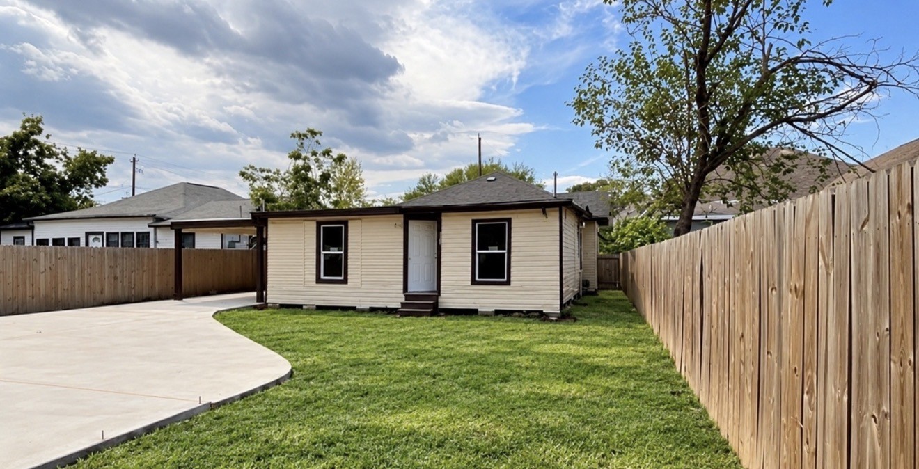 Listing photo 3