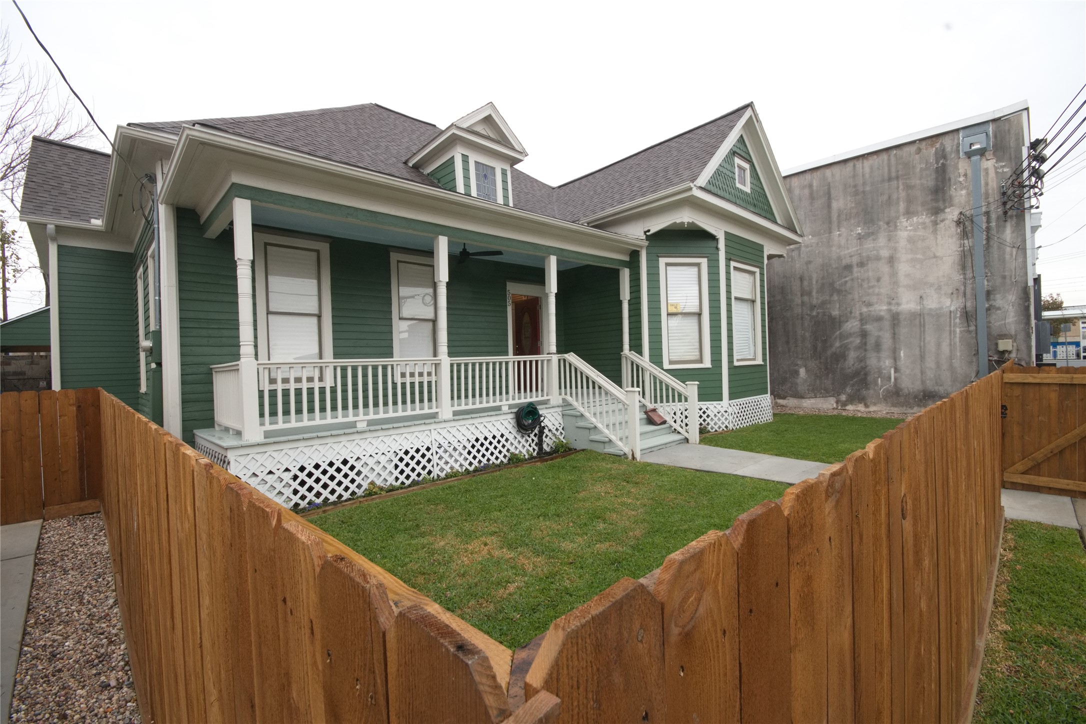 Listing photo 4